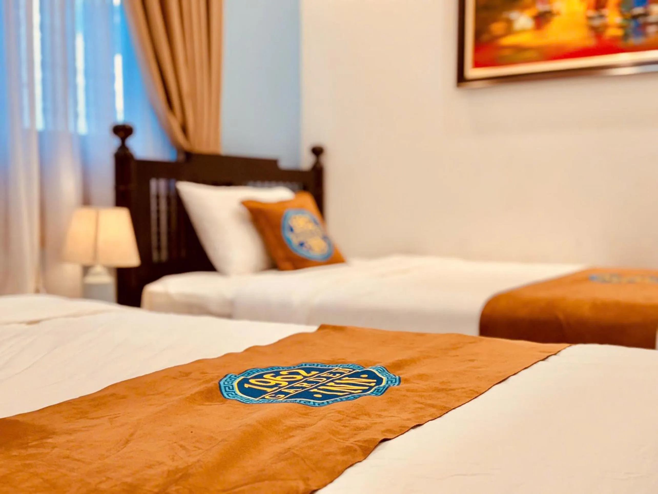 Bed in 75 Garden INN