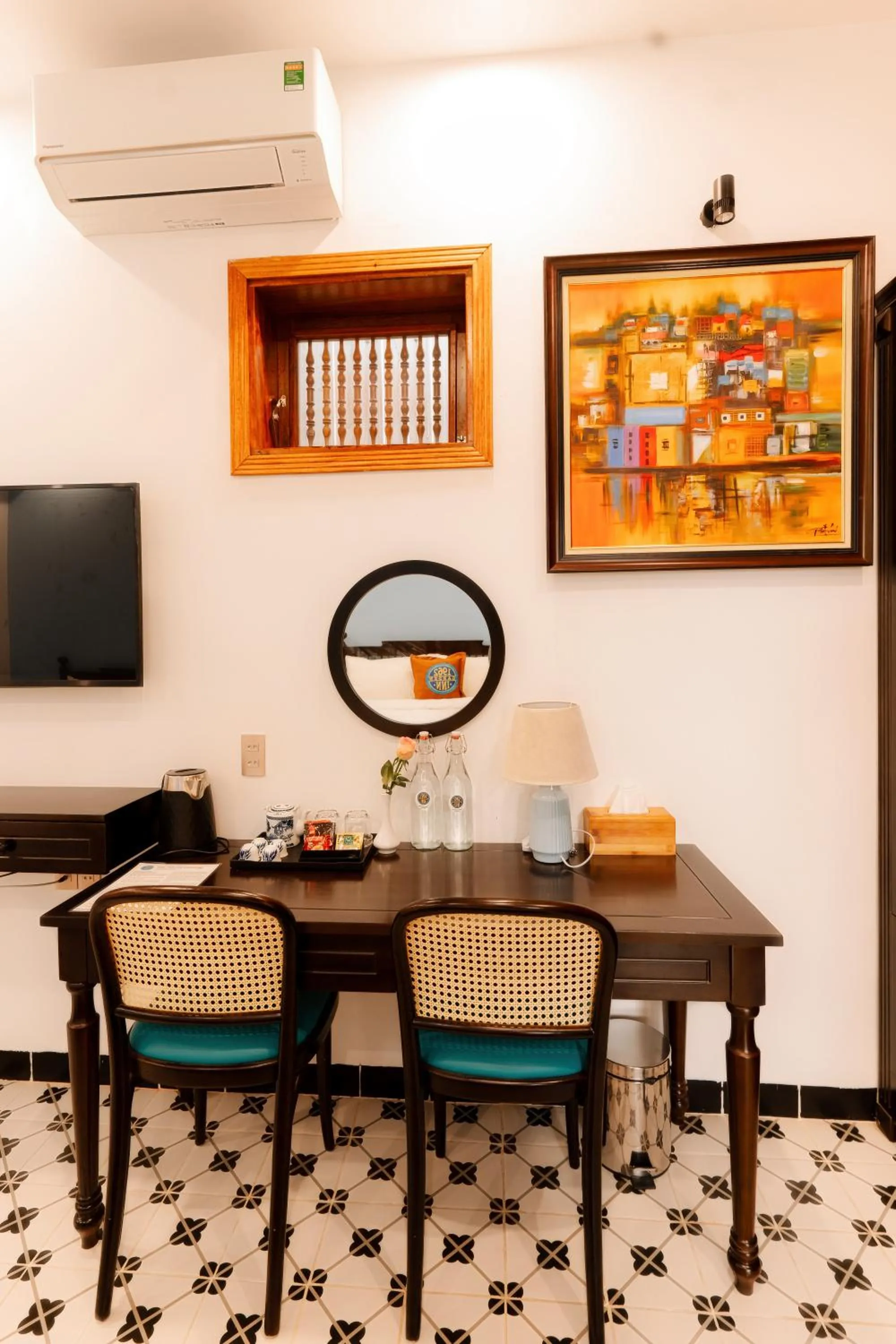 Seating area in 75 Garden INN