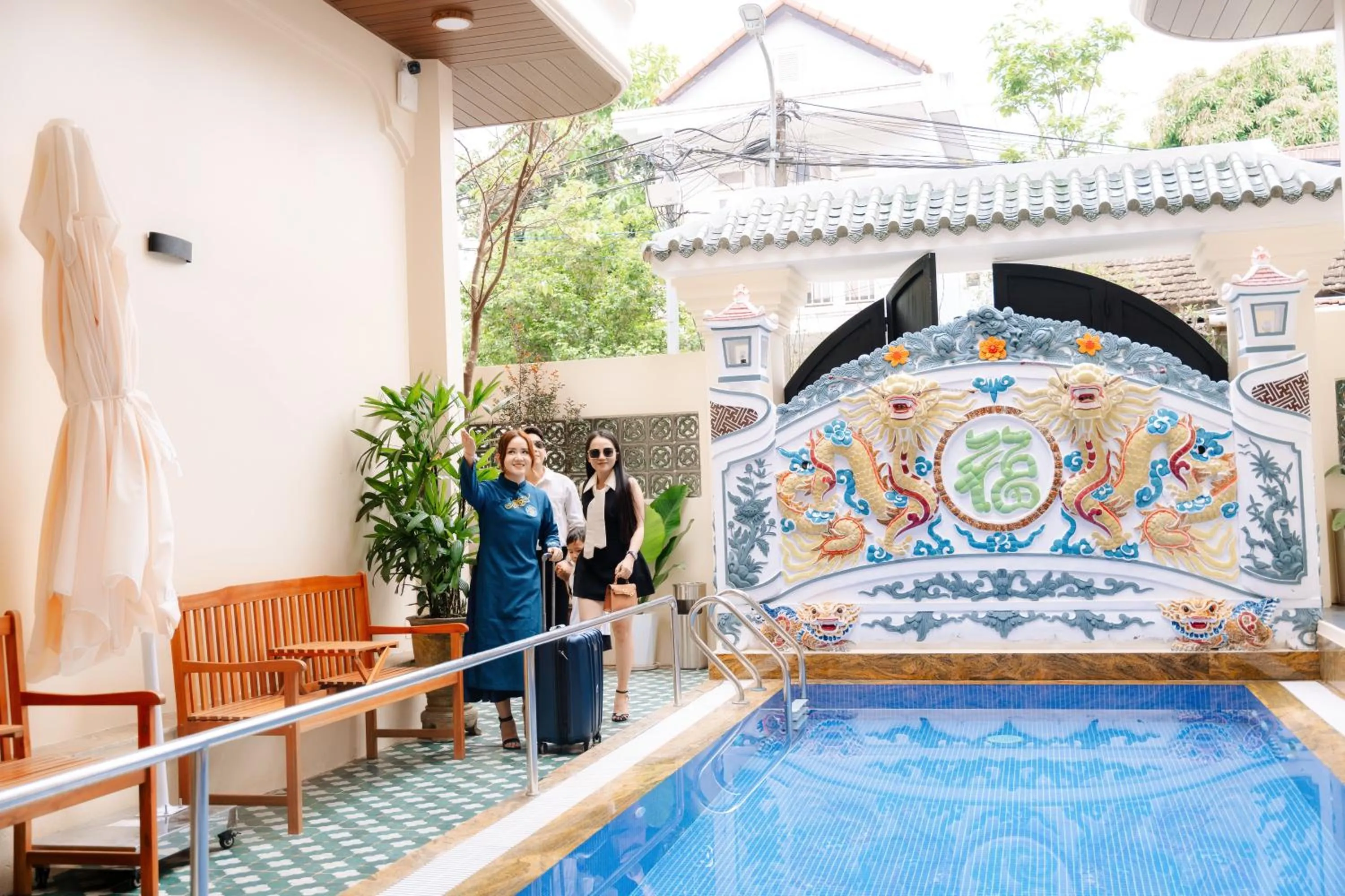 Pool view in 75 Garden INN