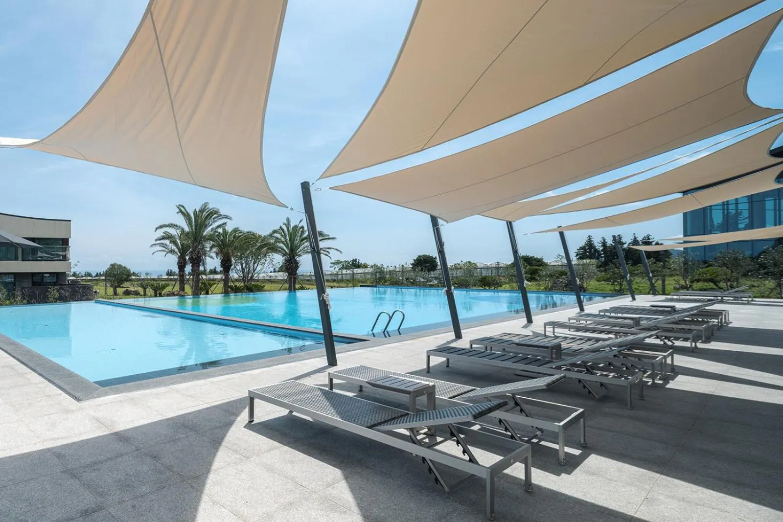 Swimming pool in Yakmaeul