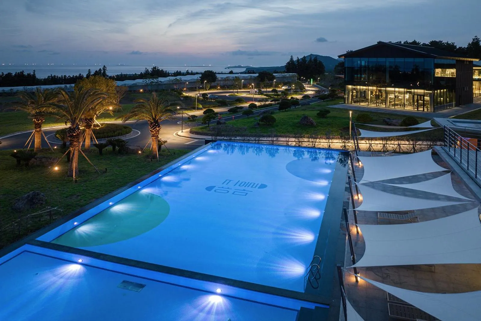 Swimming pool in Yakmaeul