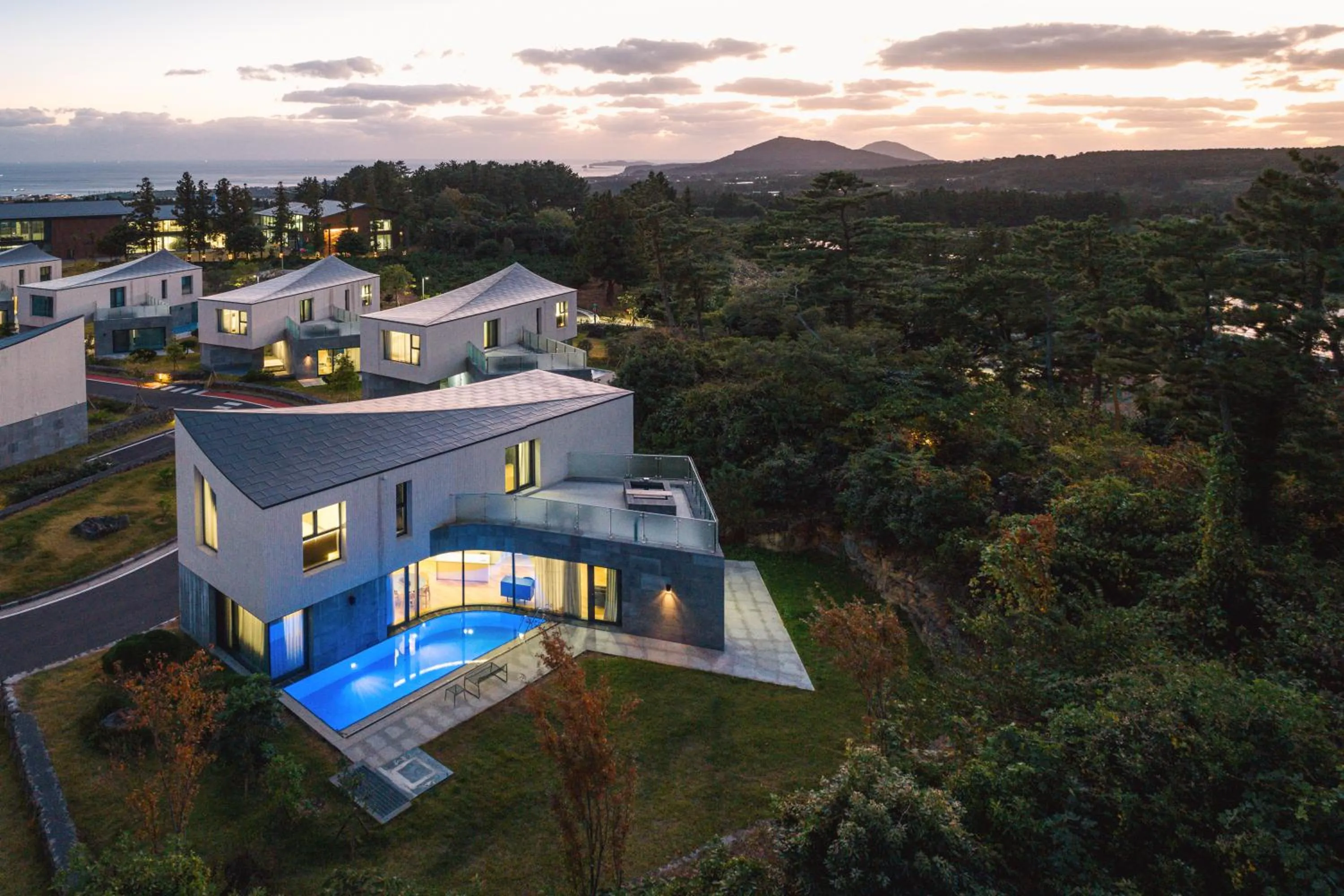 Property building in Yakmaeul