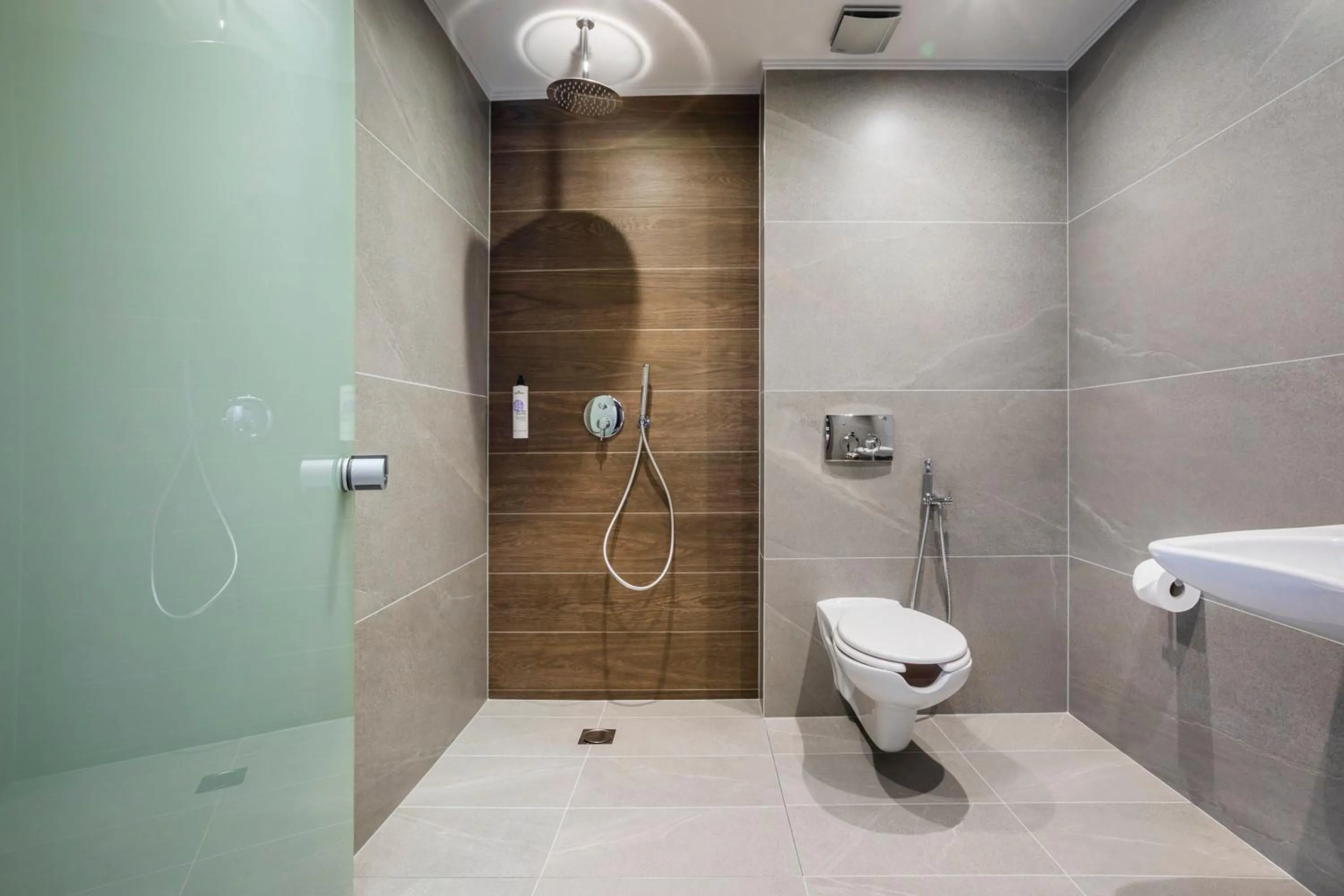 Shower in Luuks Luxury Accommodation