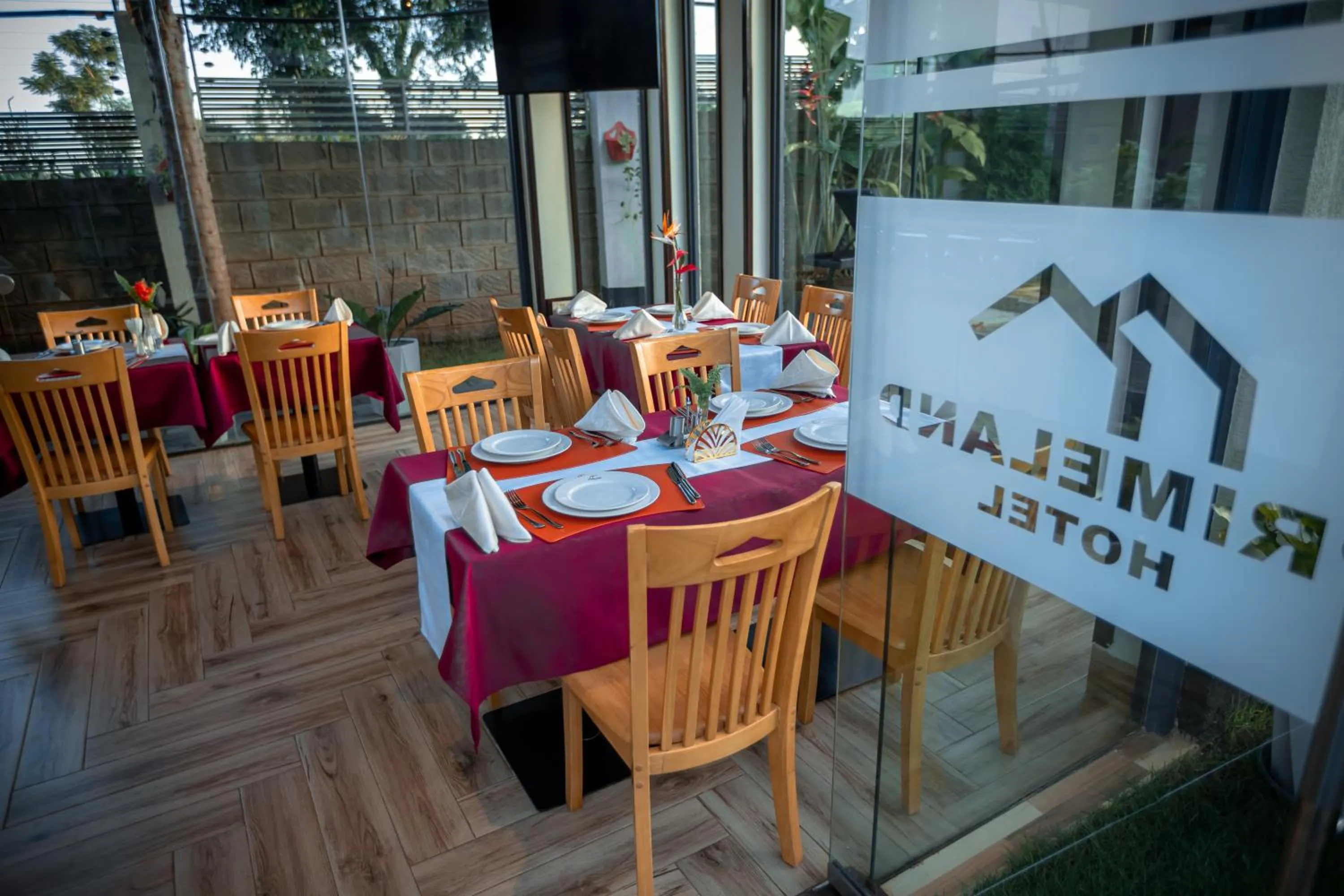 Dining area in Primeland Hotel