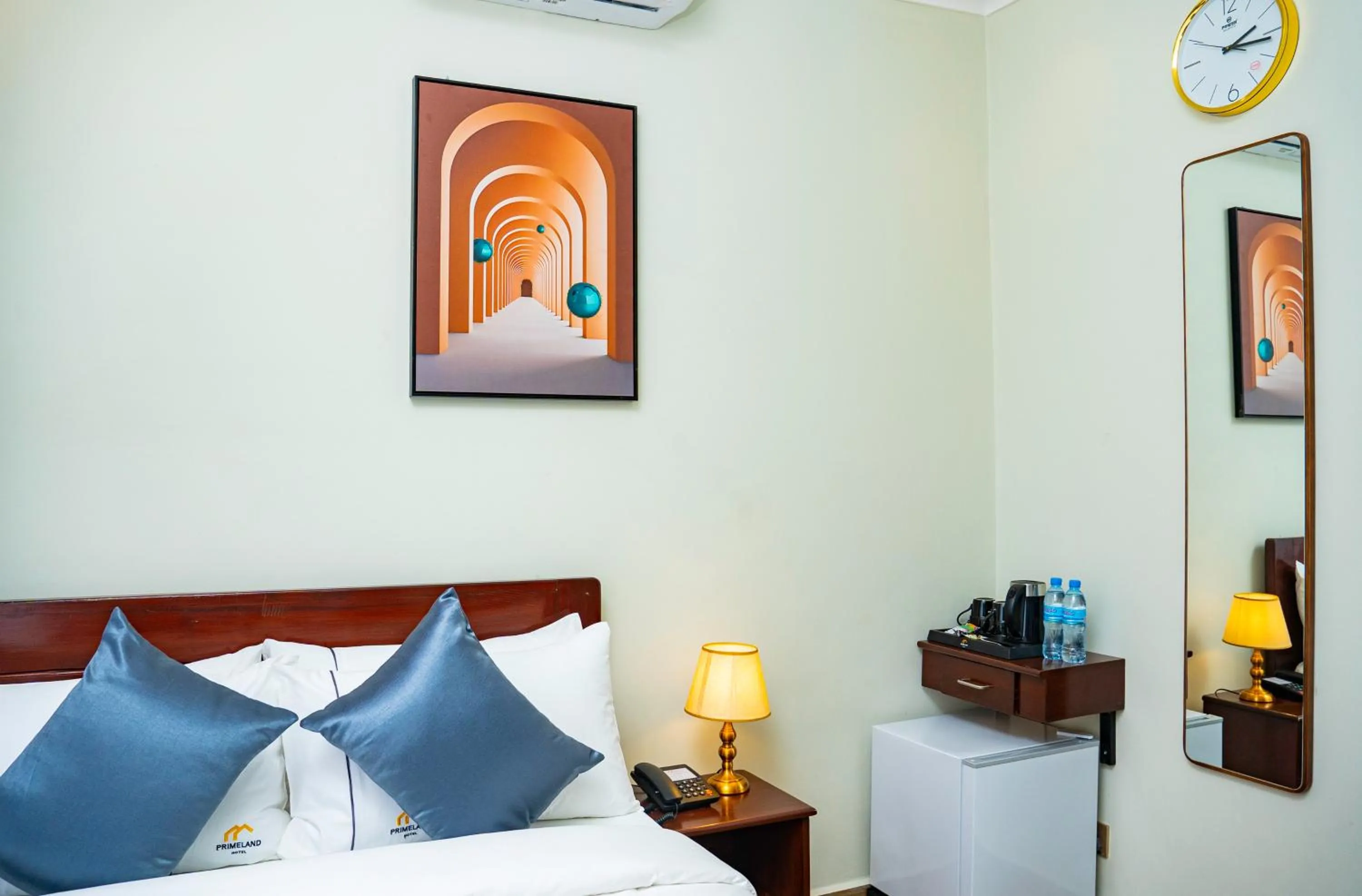 Bed in Primeland Hotel