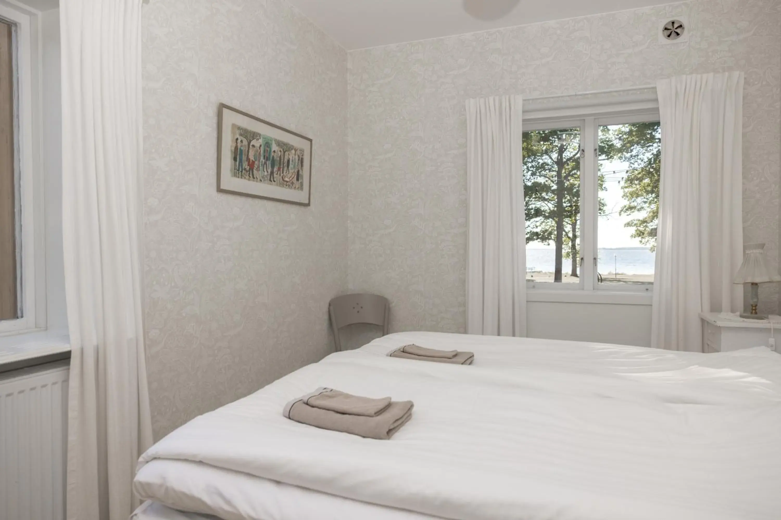 Twin Room with Sea View in Mormors Pensionat Strandhagen Twin Room with Sea View in Mormors Pensionat Strandhagen