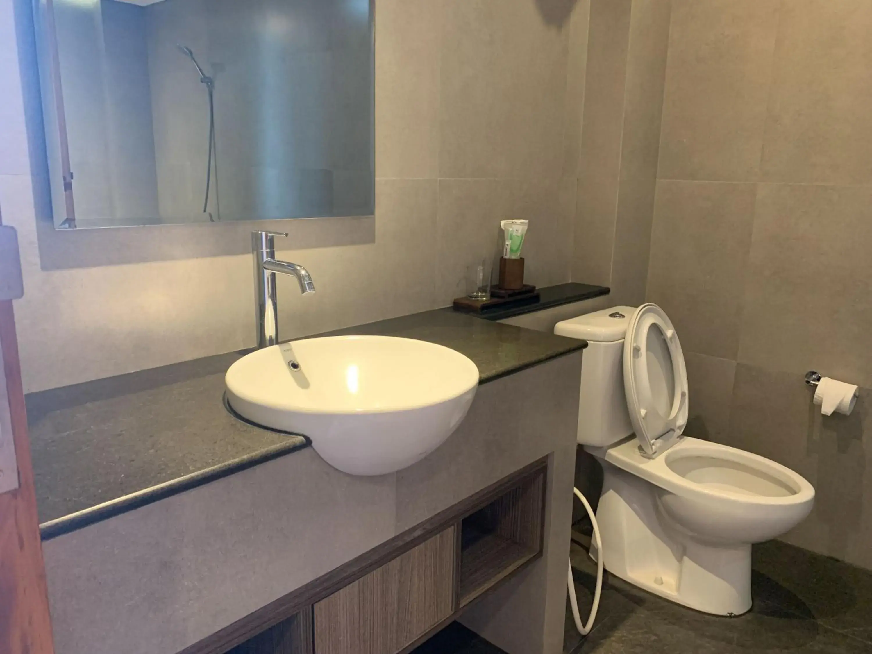 Bathroom in Urbanview Hotel Nardis Living near UMY Bathroom in Urbanview Hotel Nardis Living near UMY