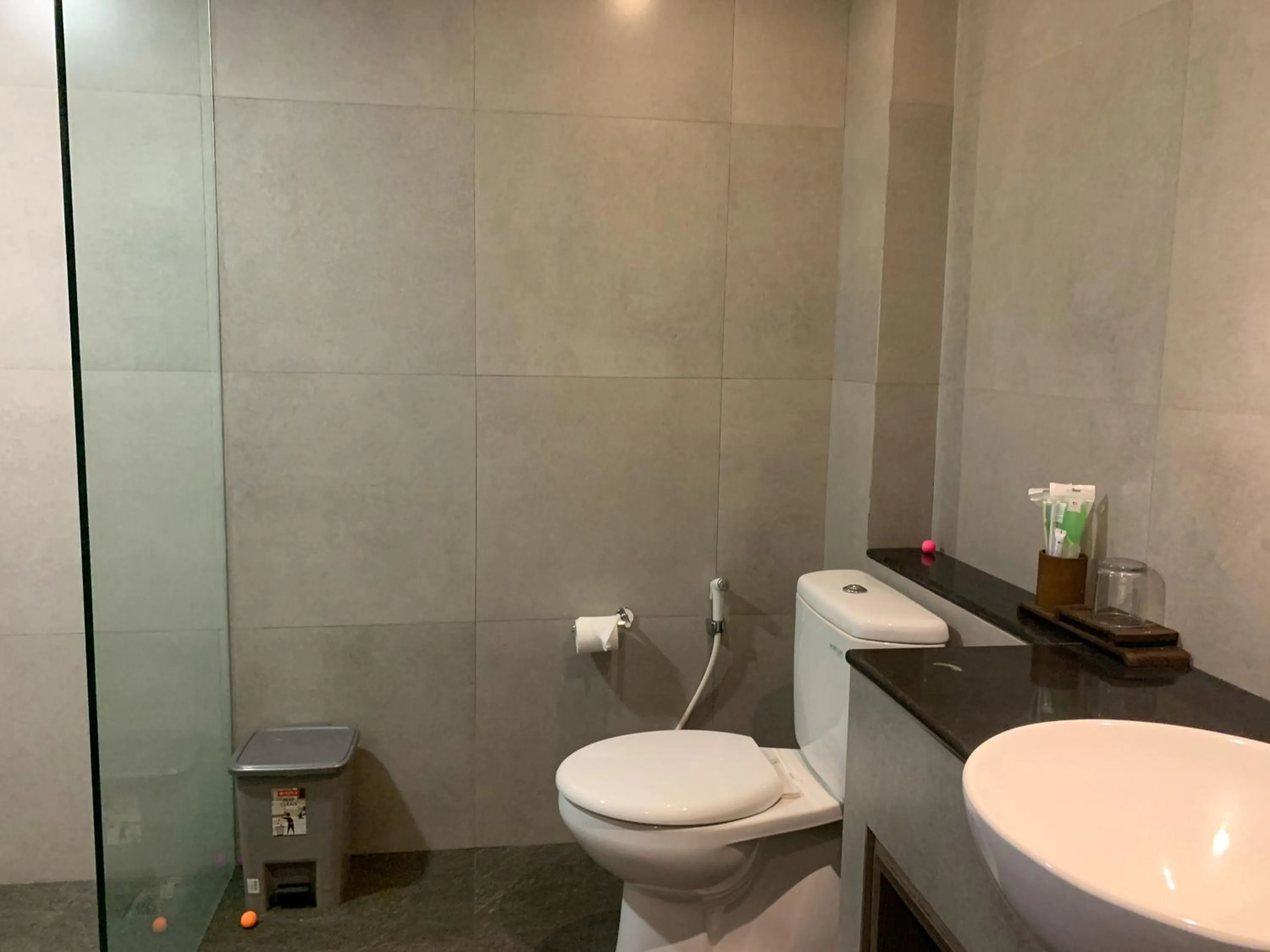 Bathroom in Urbanview Hotel Nardis Living near UMY