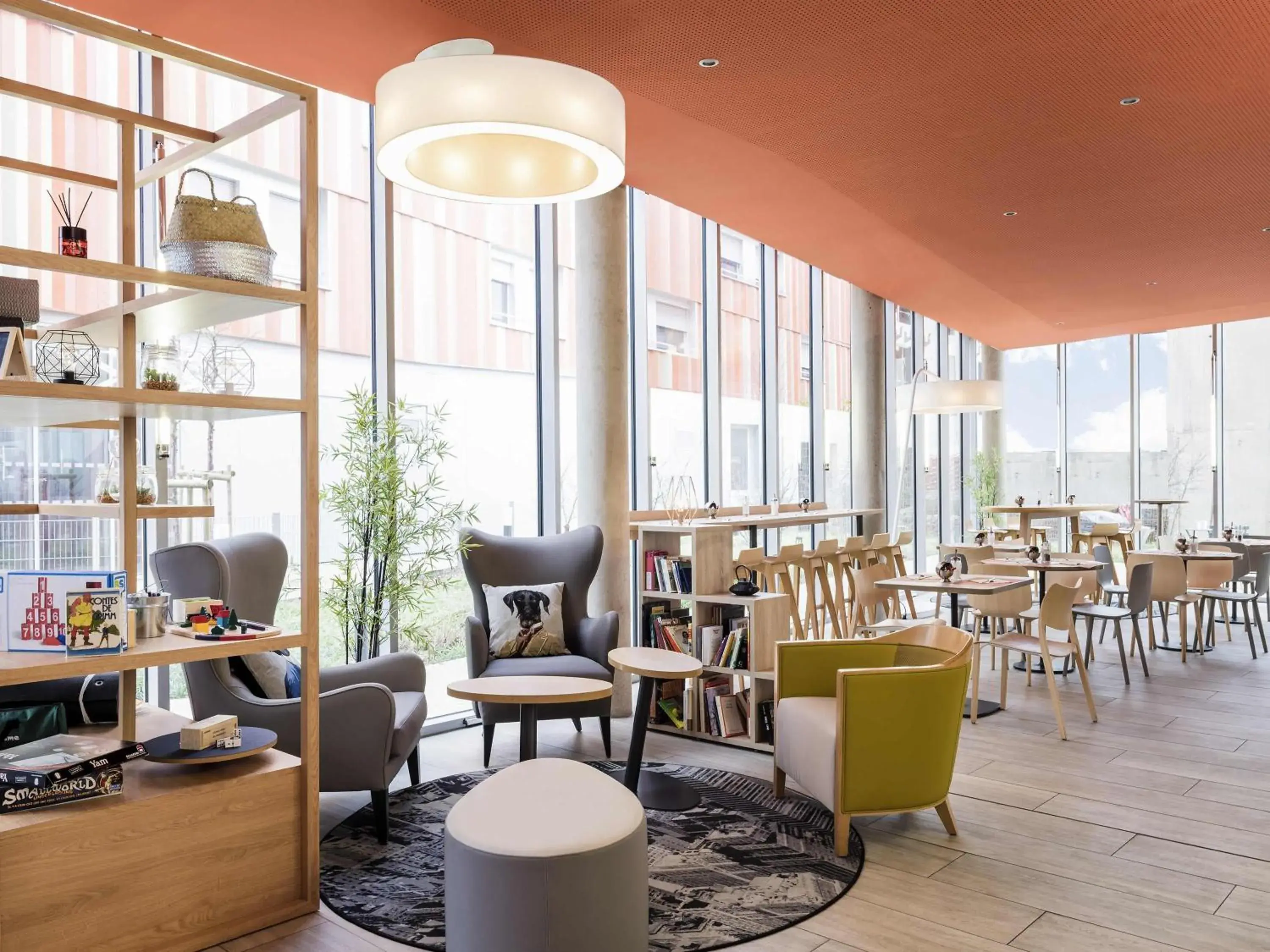 Property building in Aparthotel Adagio Access Paris Massy Gare Property building in Aparthotel Adagio Access Paris Massy Gare