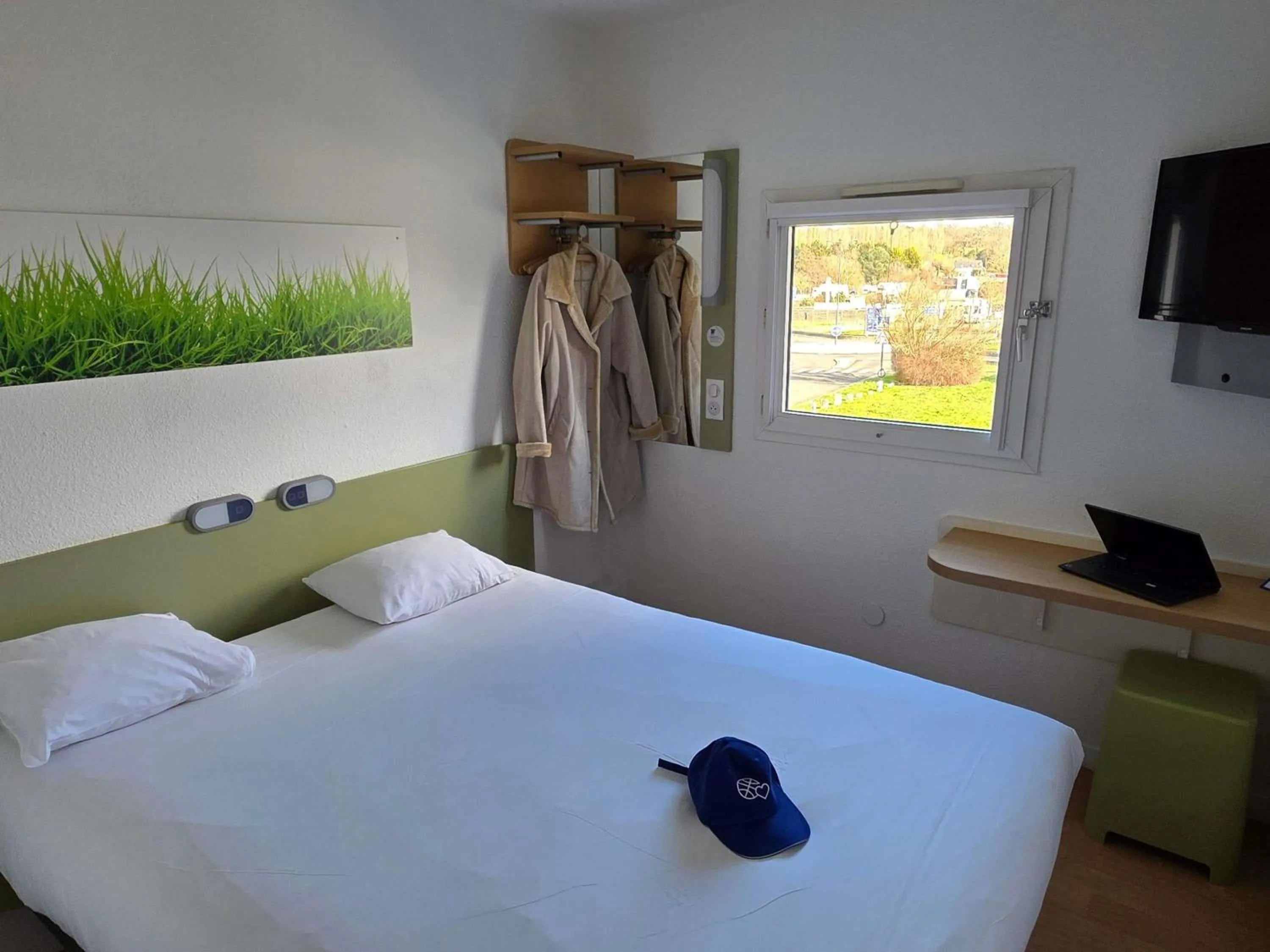 Bedroom, Bed in Ibis Budget Angers Parc des Expositions