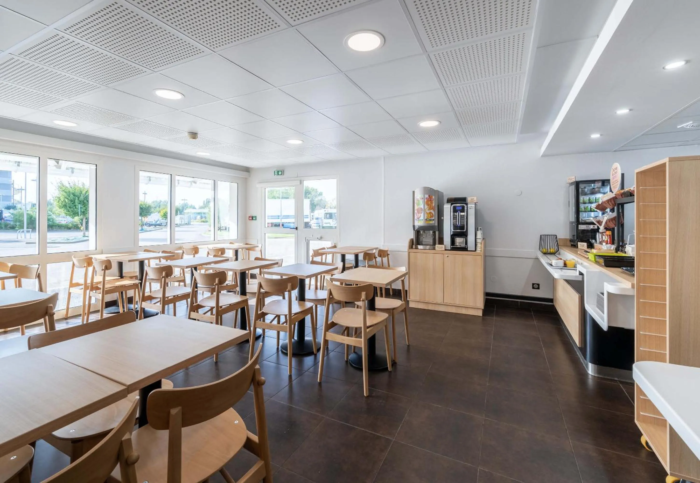 Restaurant/places to eat in B&B HOTEL Calais Terminal Cité Europe 2 étoiles