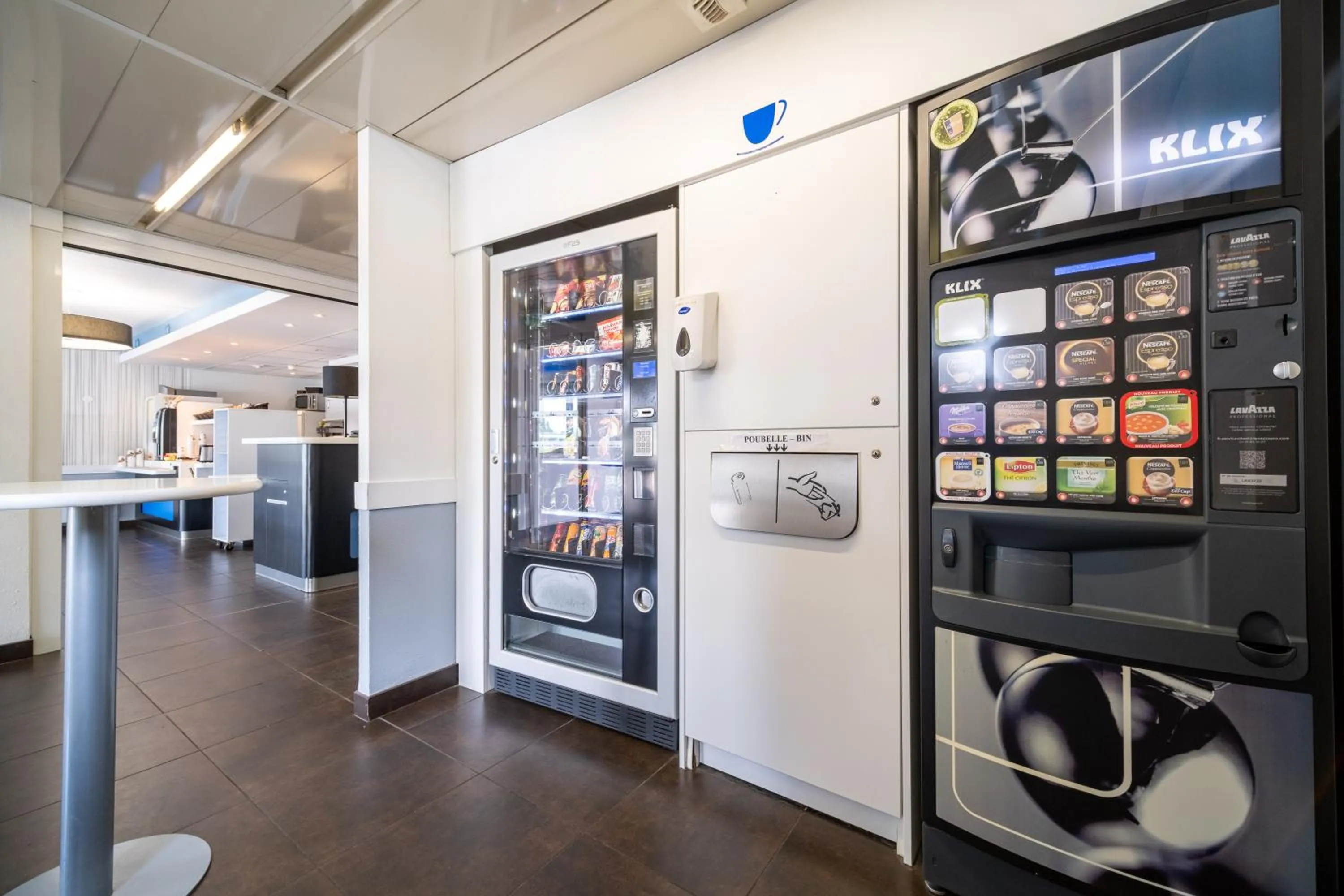 vending machine in B&B HOTEL Calais Terminal Cité Europe 2 étoiles