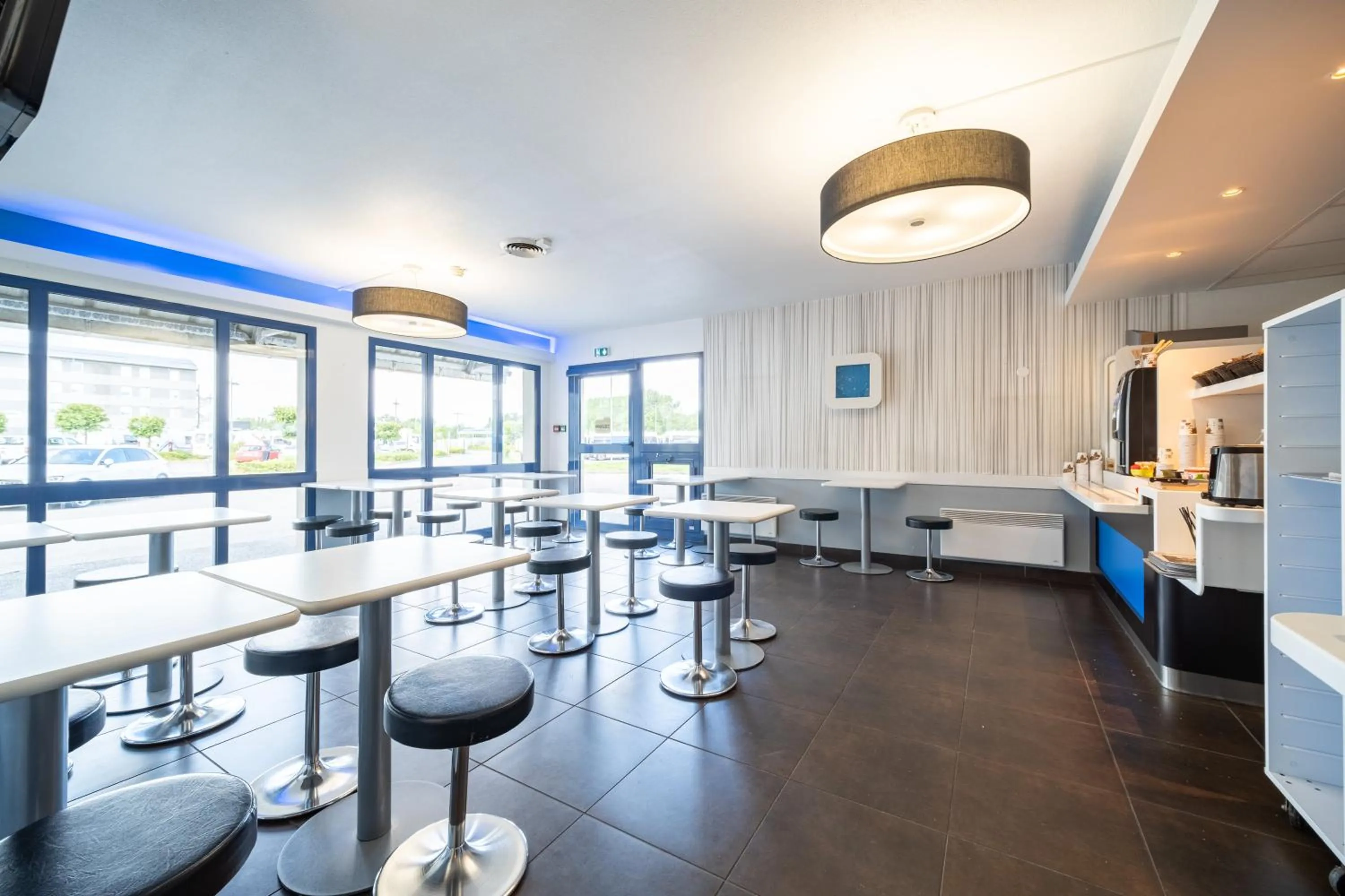 Buffet breakfast in B&B HOTEL Calais Terminal Cité Europe 2 étoiles