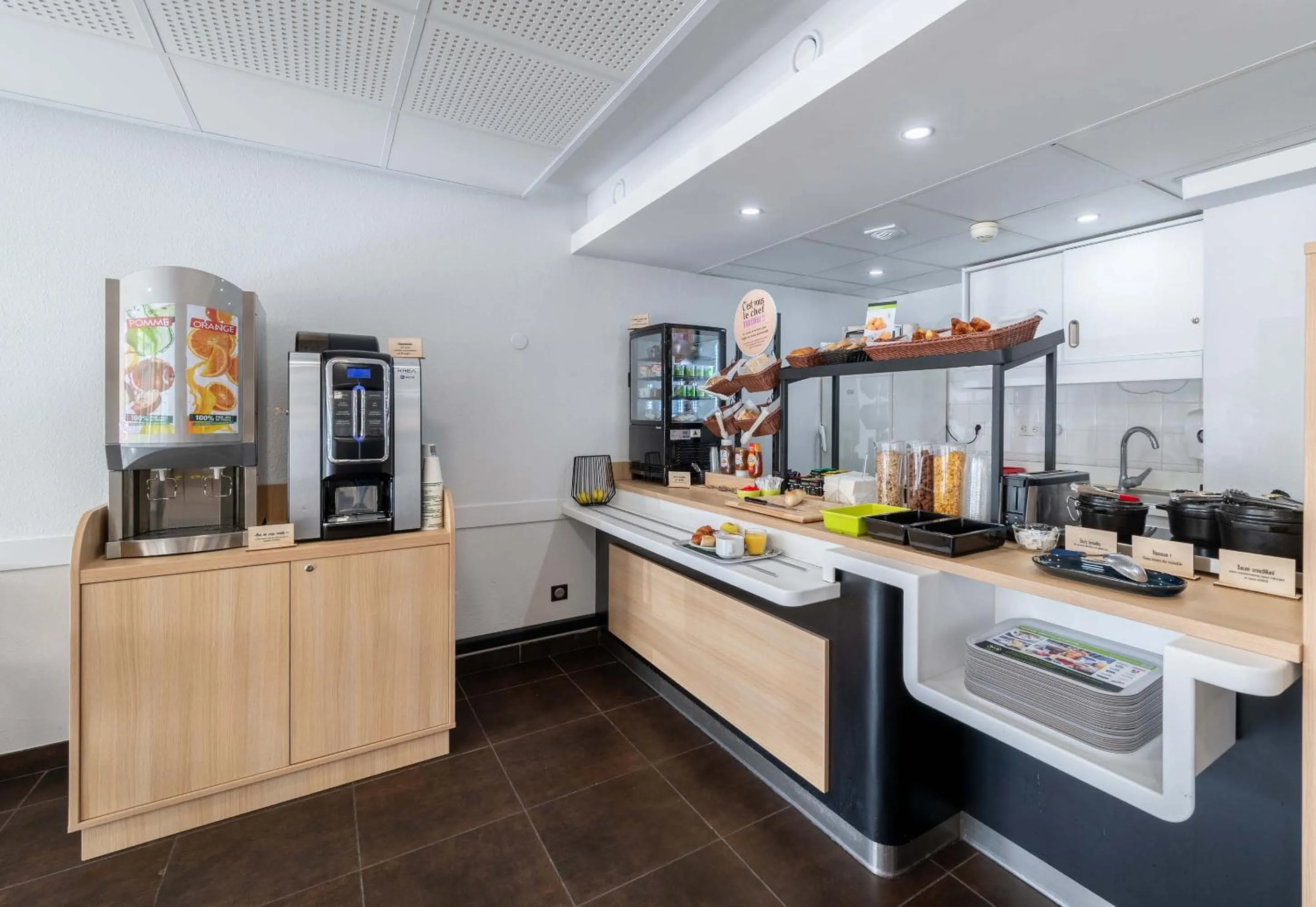 Breakfast in B&B HOTEL Calais Terminal Cité Europe 2 étoiles