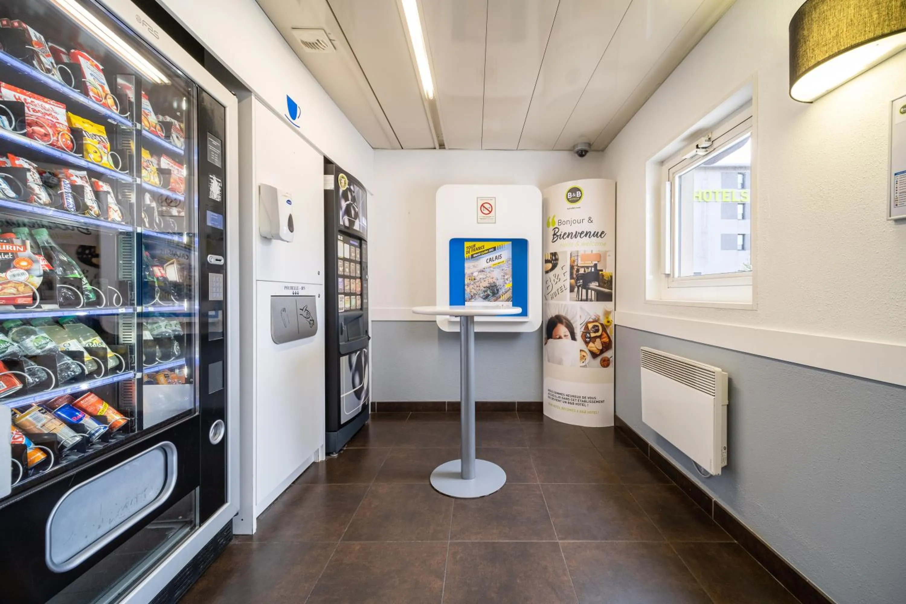 vending machine in B&B HOTEL Calais Terminal Cité Europe 2 étoiles