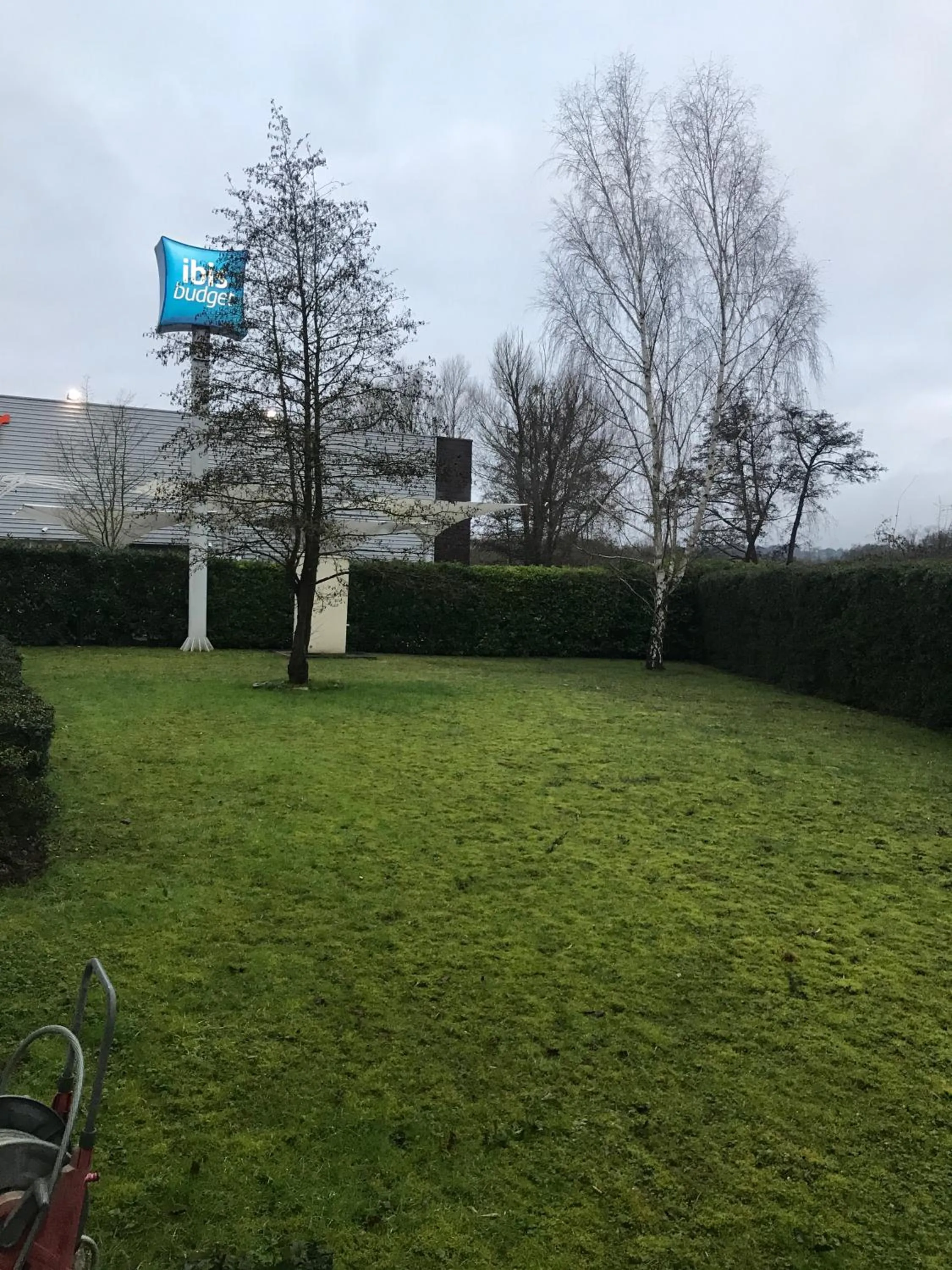 Garden view in ibis budget L'Isle Adam