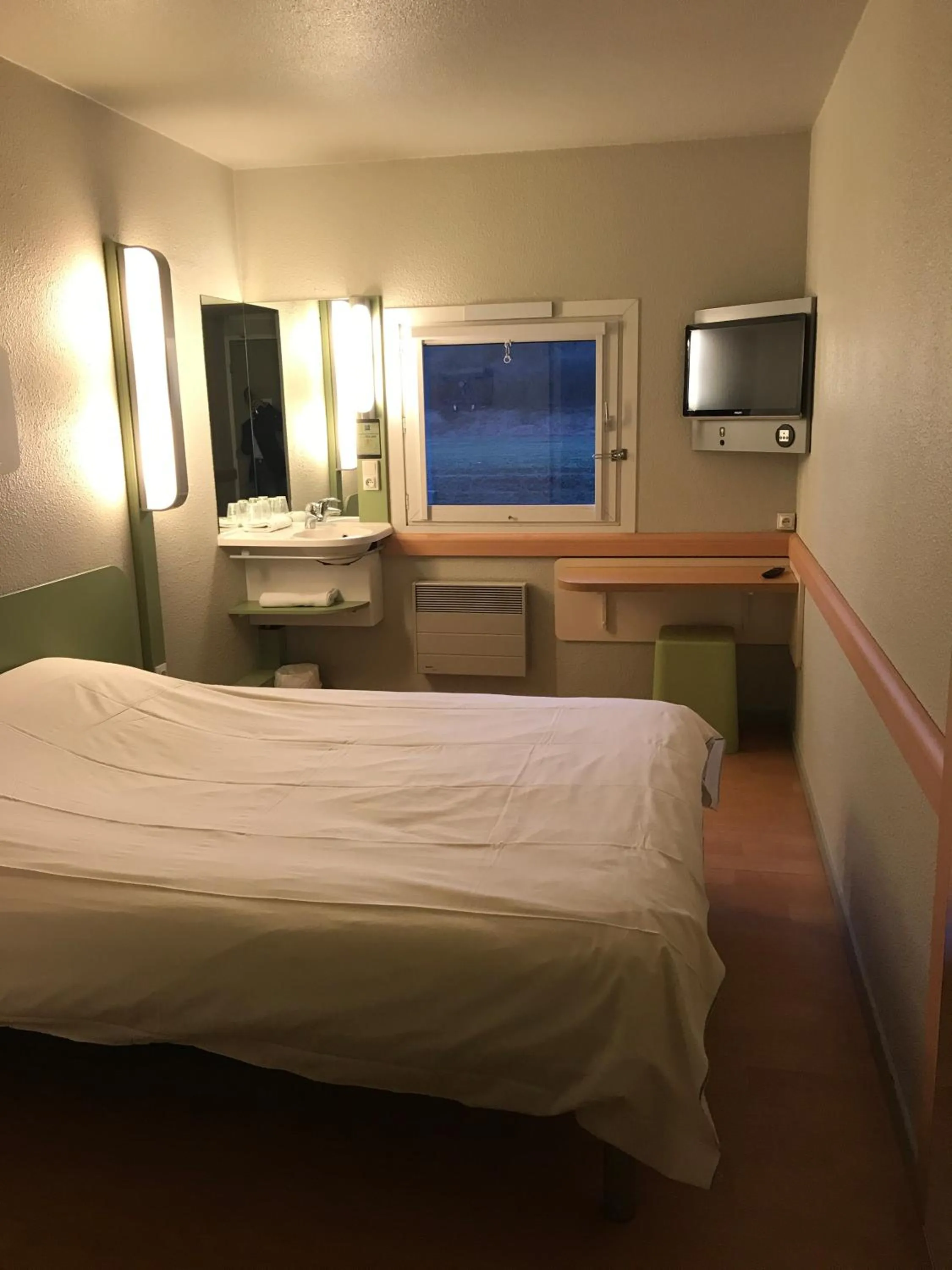 Bed in ibis budget L'Isle Adam