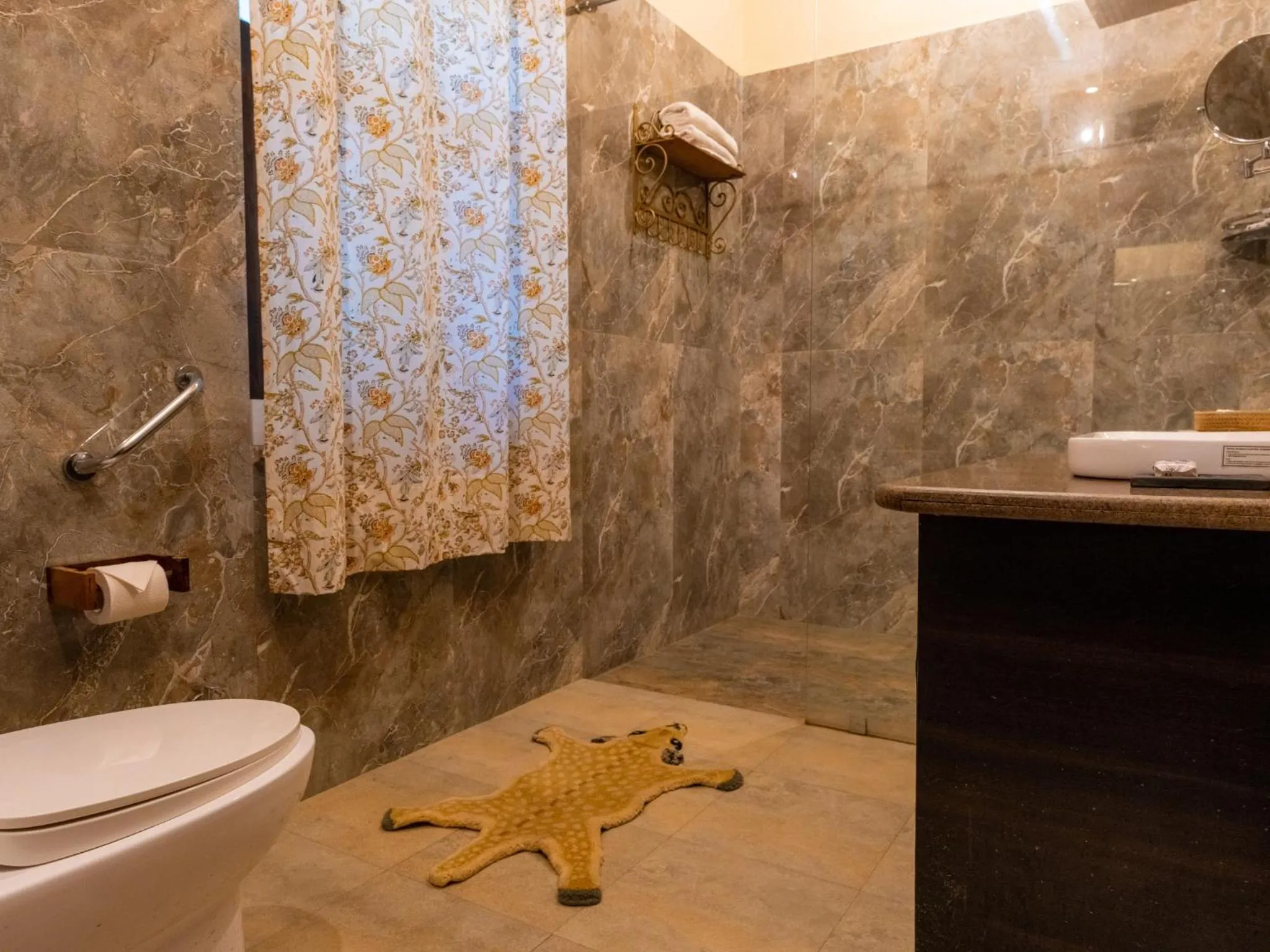 Shower in Moustache Ranthambore Luxuria