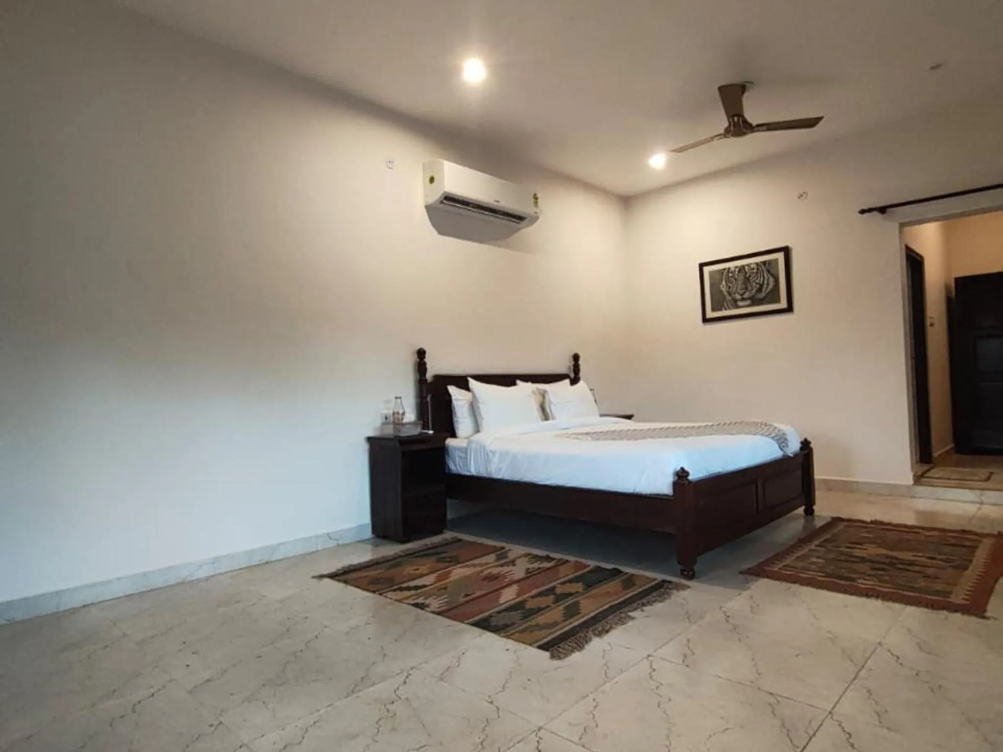 Photo of the whole room, Bed in Moustache Ranthambore Luxuria