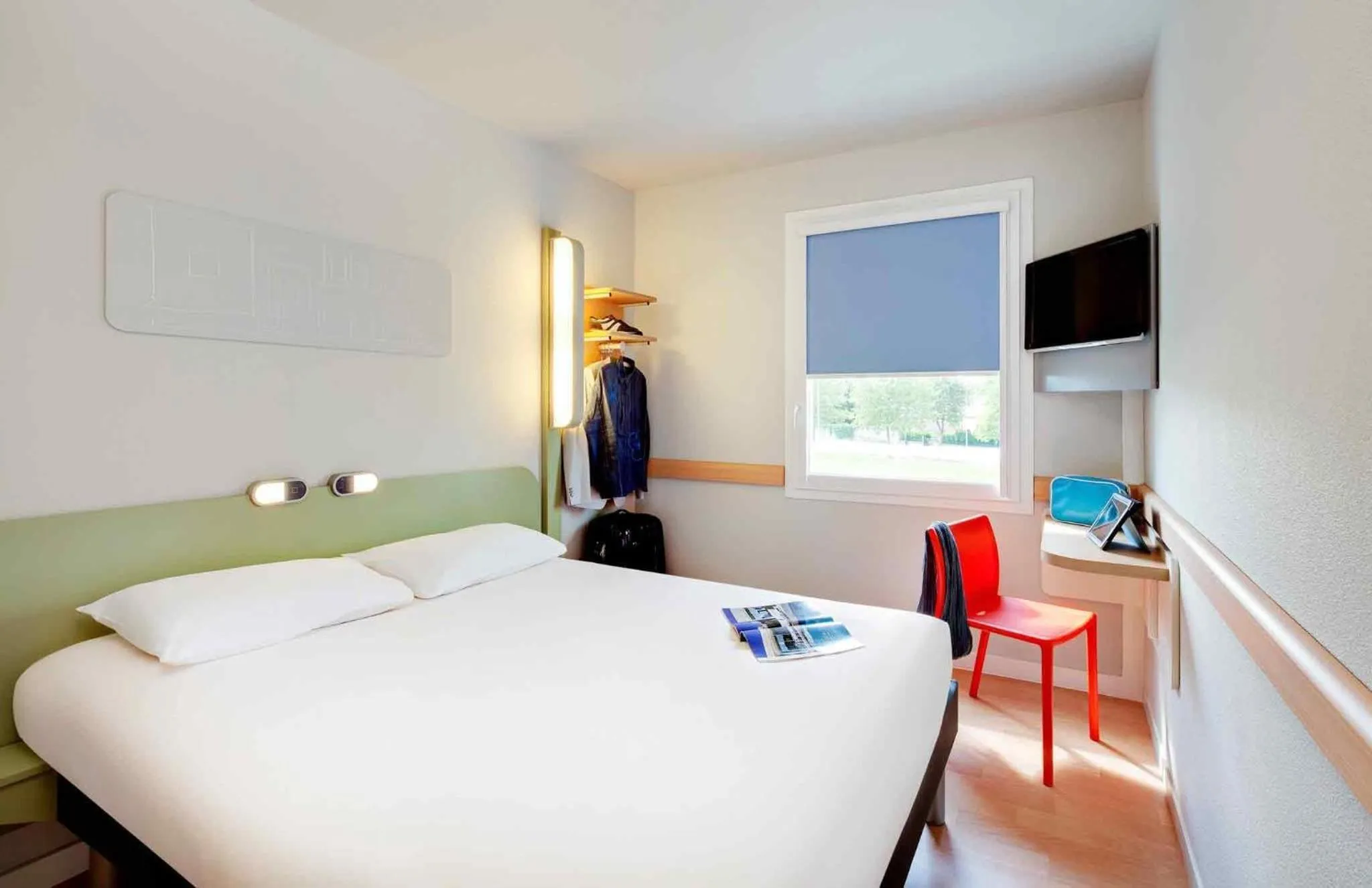 Property building, Bed in ibis budget Saint Pourcain
