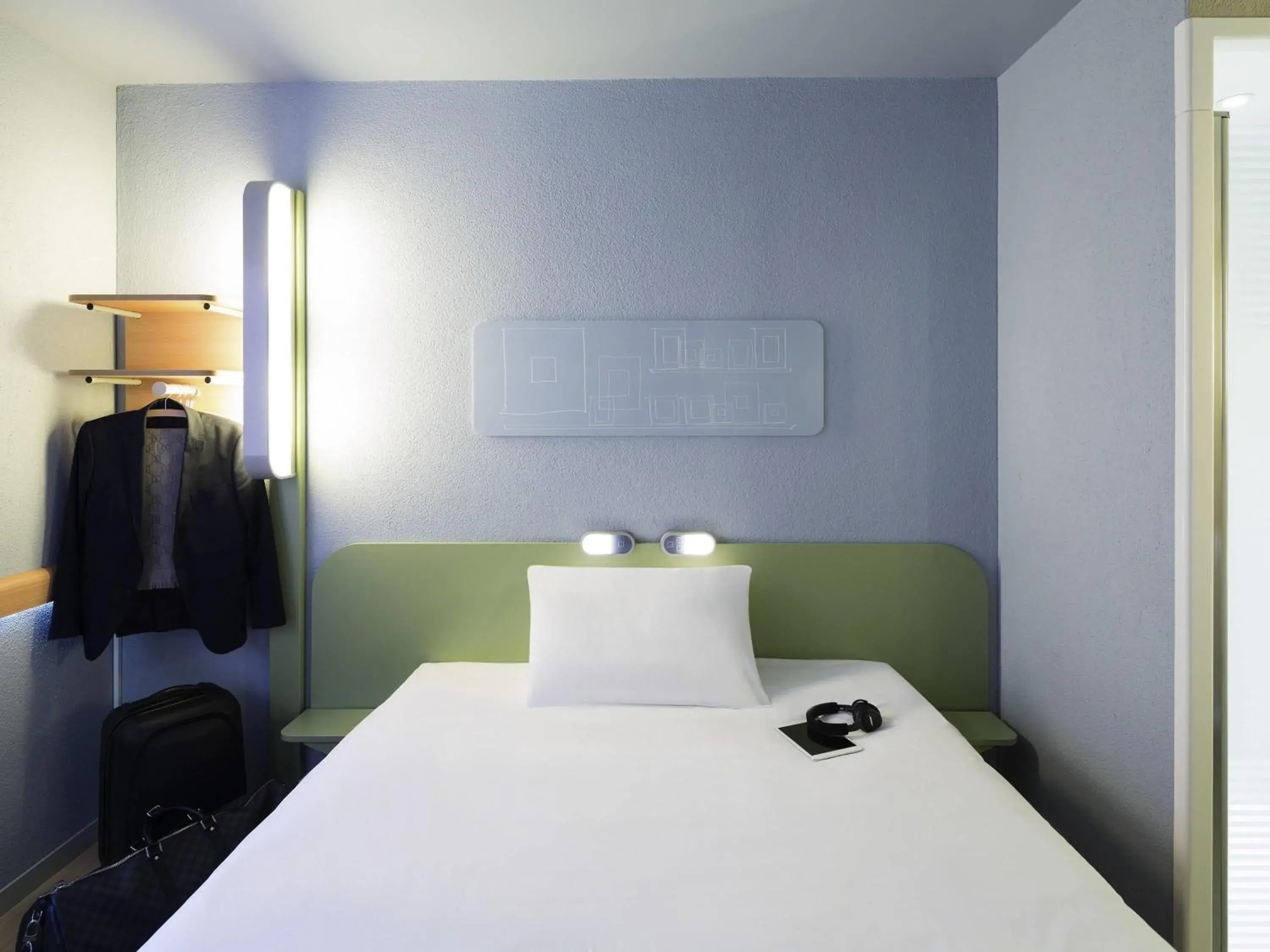 Bedroom, Bed in ibis budget Zurich Airport Bedroom, Bed in ibis budget Zurich Airport
