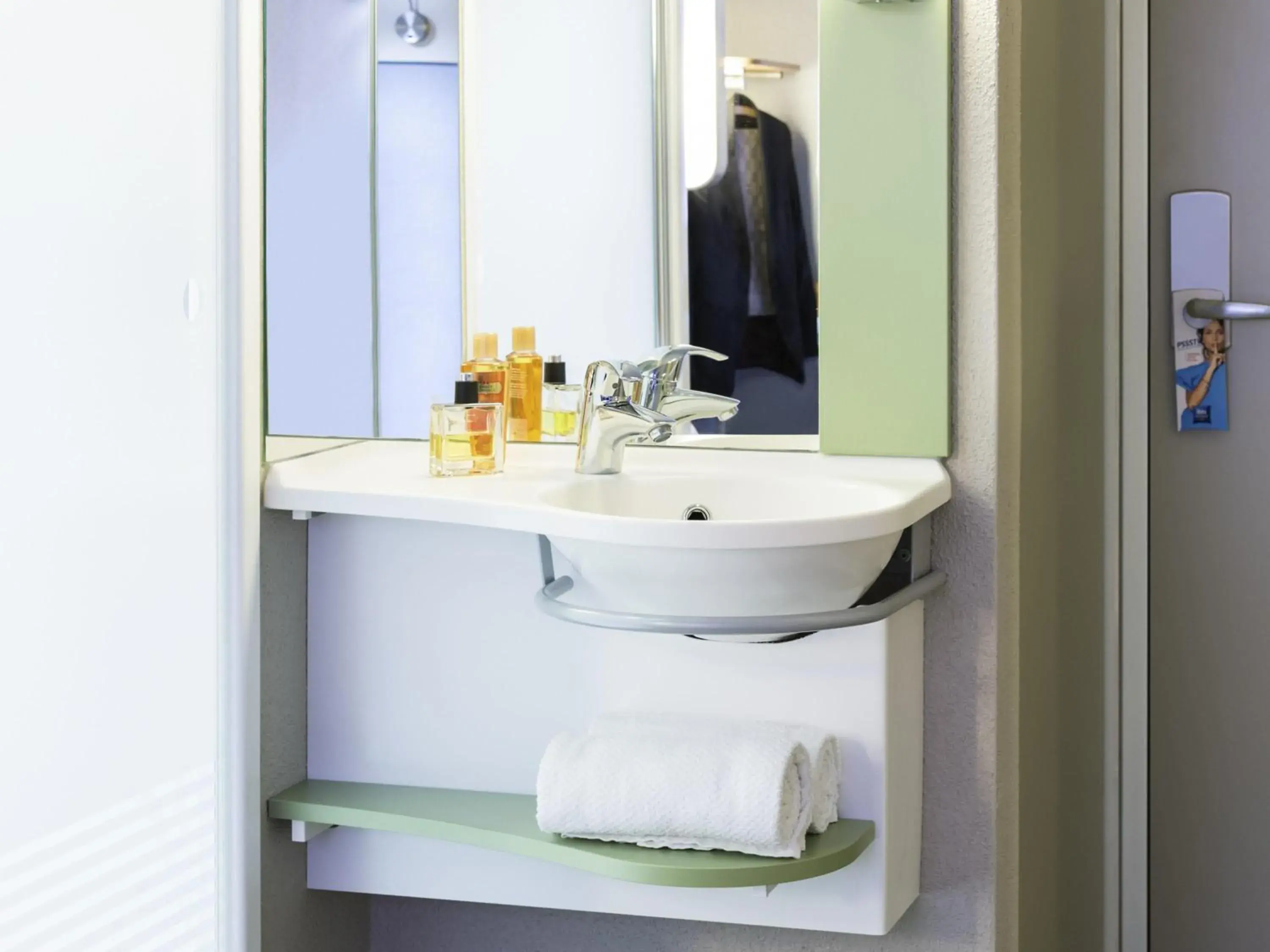 Bedroom in ibis budget Zurich Airport Bedroom in ibis budget Zurich Airport