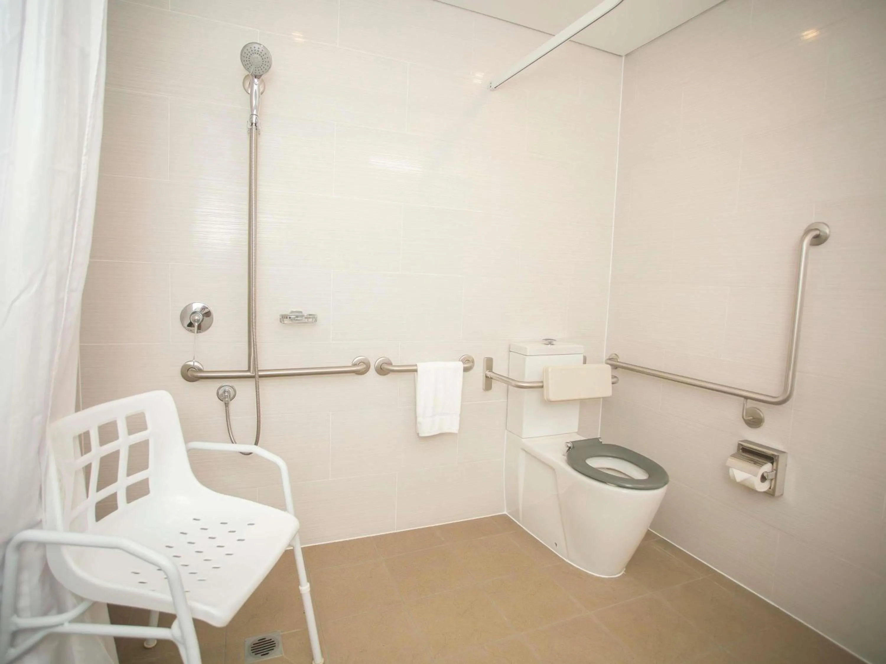 Bedroom in Ibis Styles The Entrance