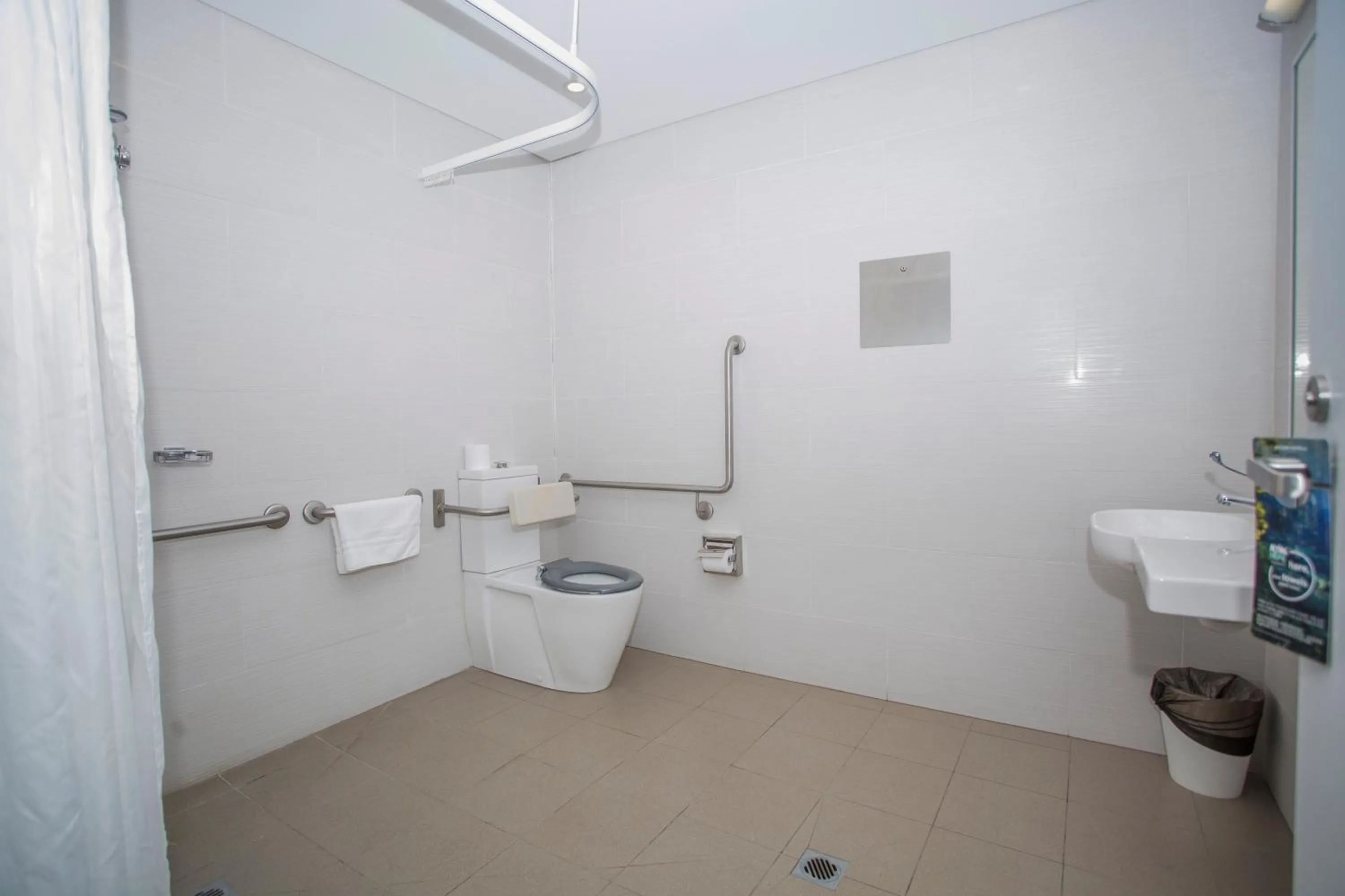 Bathroom in Ibis Styles The Entrance