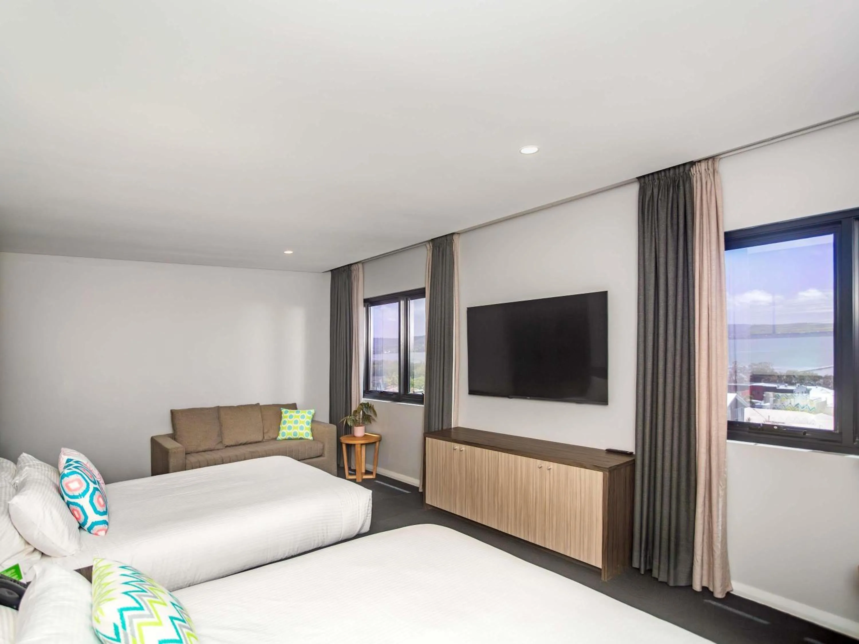 Bedroom, Bed in Ibis Styles The Entrance