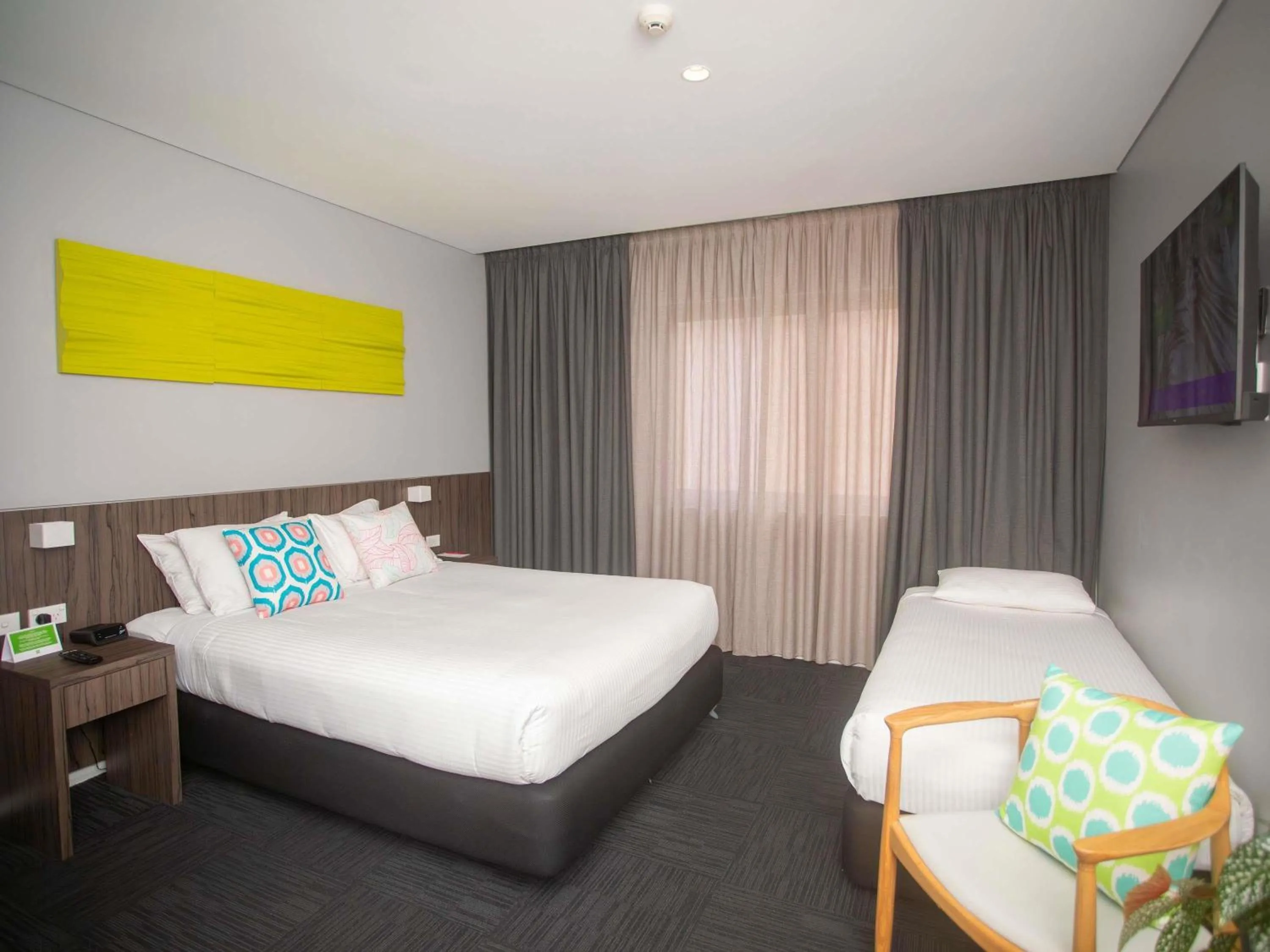 Bedroom, Bed in Ibis Styles The Entrance