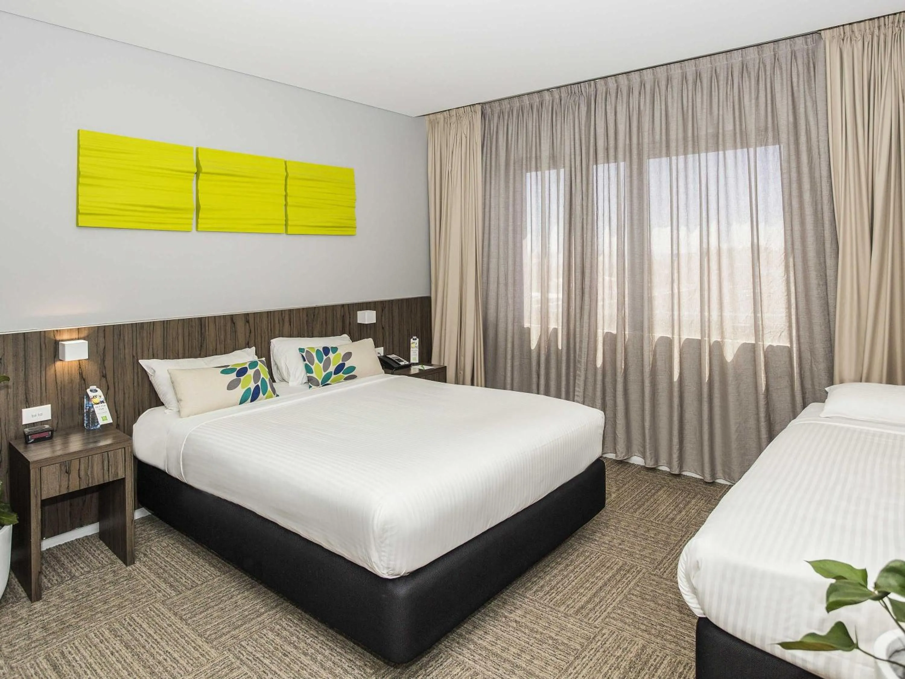 Bedroom, Bed in Ibis Styles The Entrance