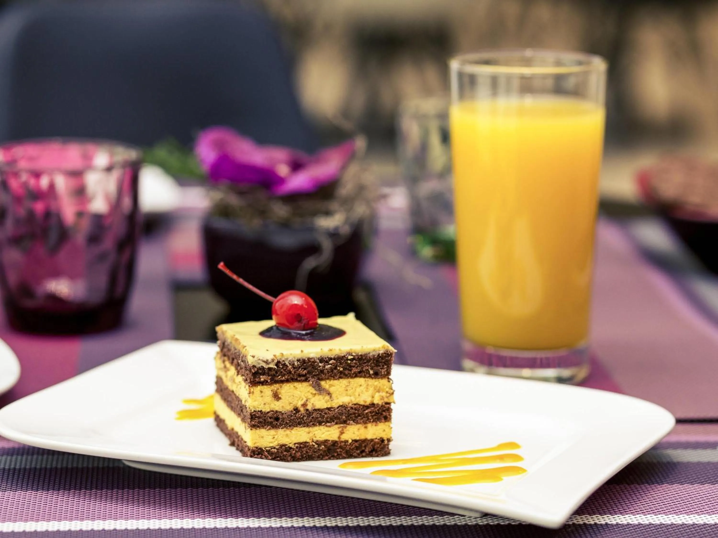 Lounge or bar in Mercure Bucharest City Center