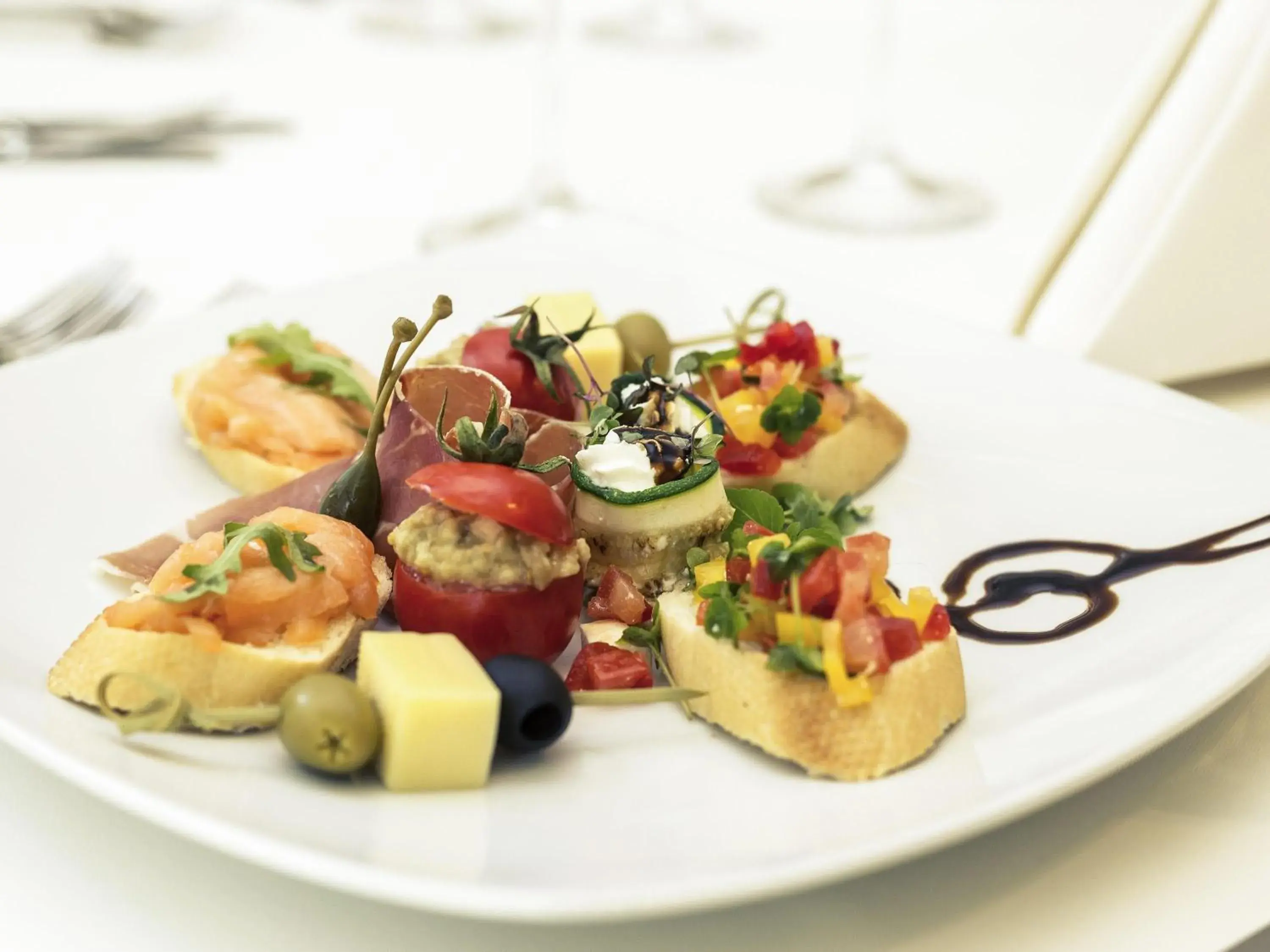 Restaurant/places to eat in Mercure Bucharest City Center Restaurant/places to eat in Mercure Bucharest City Center