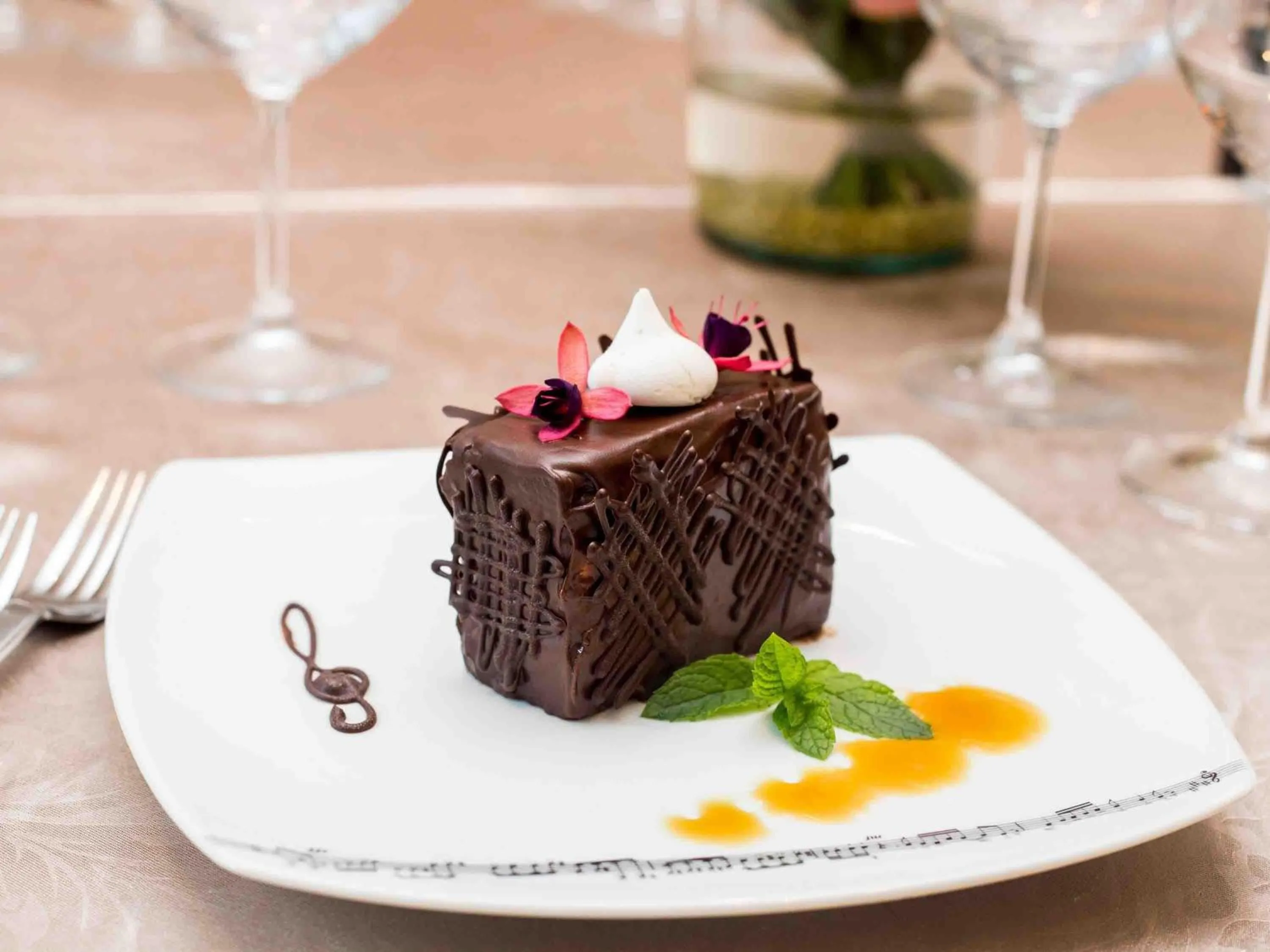 Lounge or bar in Mercure Bucharest City Center