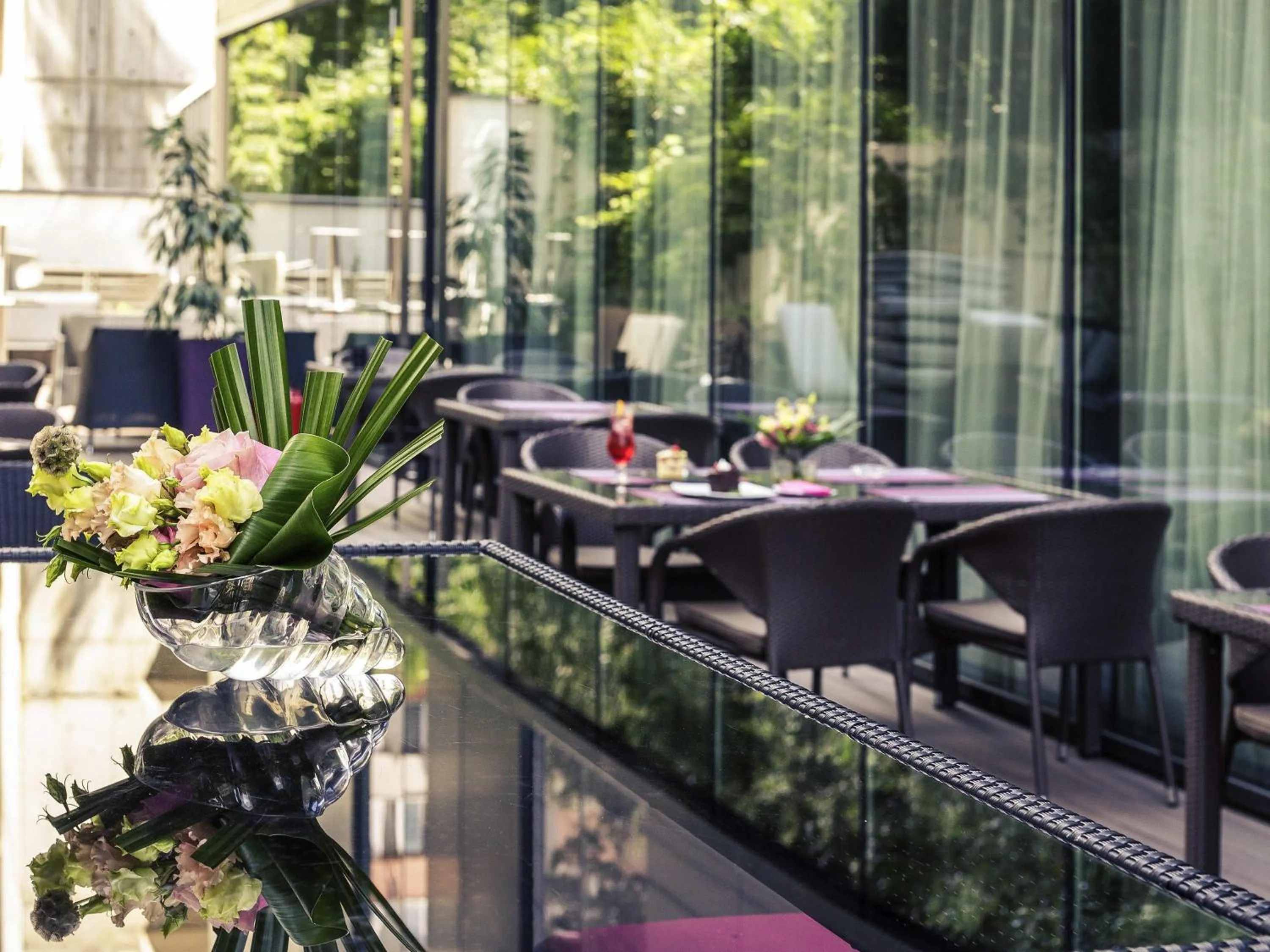 Lounge or bar in Mercure Bucharest City Center