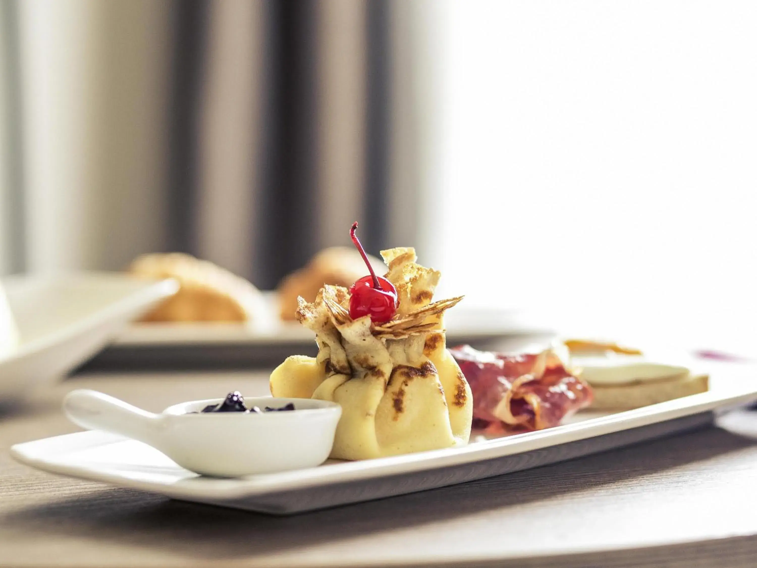 Restaurant/places to eat in Mercure Bucharest City Center Restaurant/places to eat in Mercure Bucharest City Center