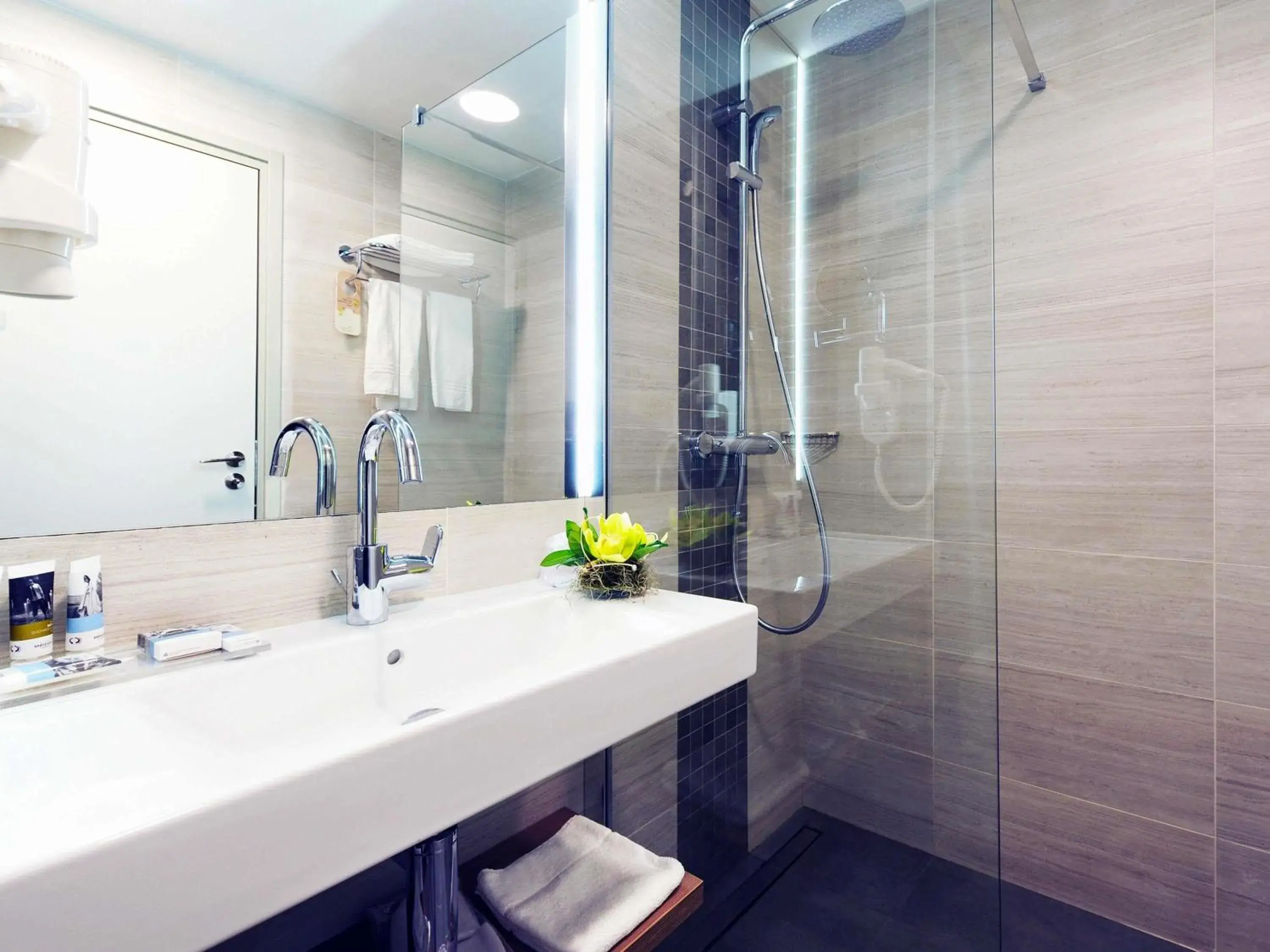 Classic Double Room in Mercure Bucharest City Center Classic Double Room in Mercure Bucharest City Center