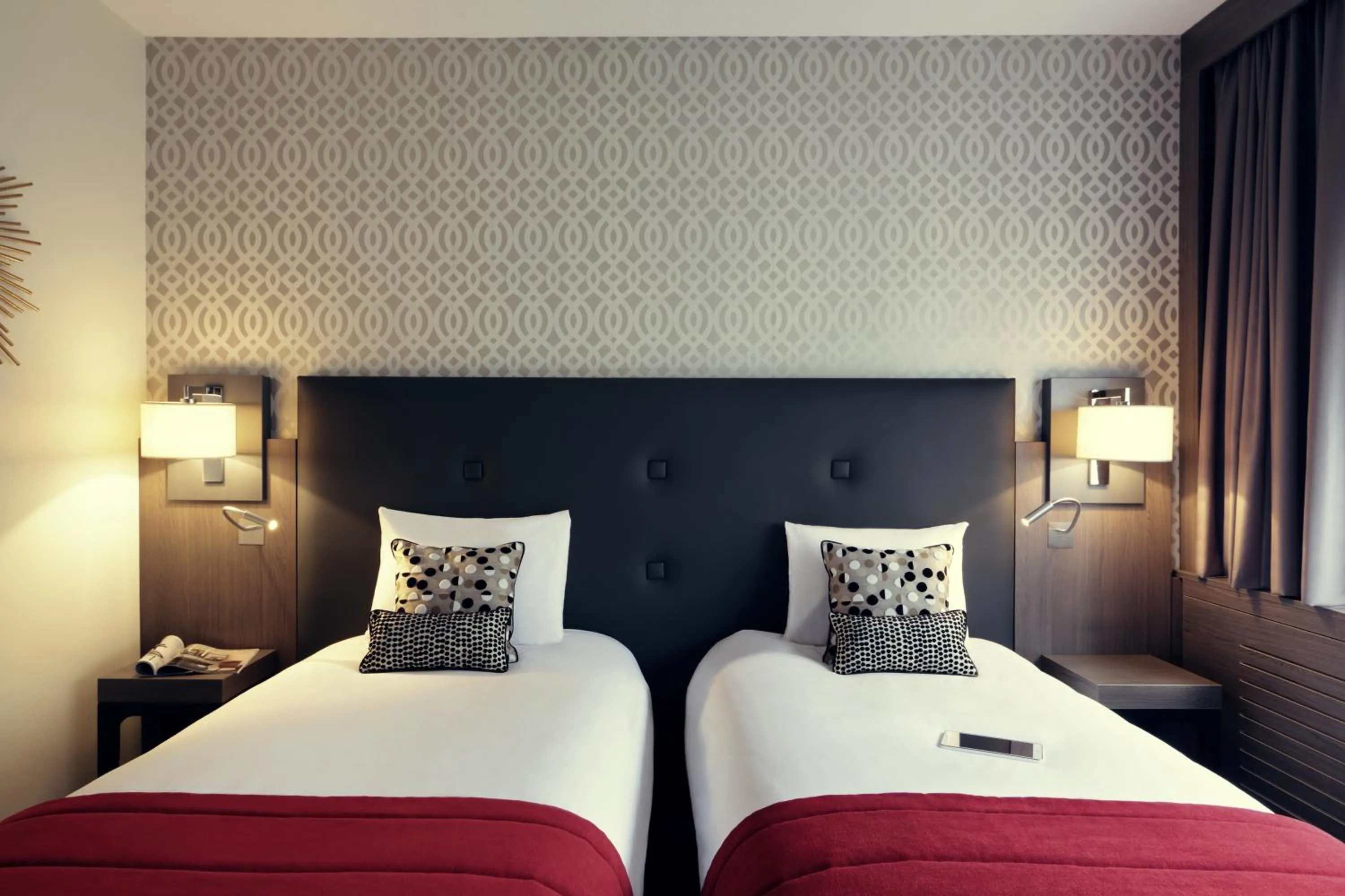 Bedroom, Bed in Mercure Orange Centre A7/A9