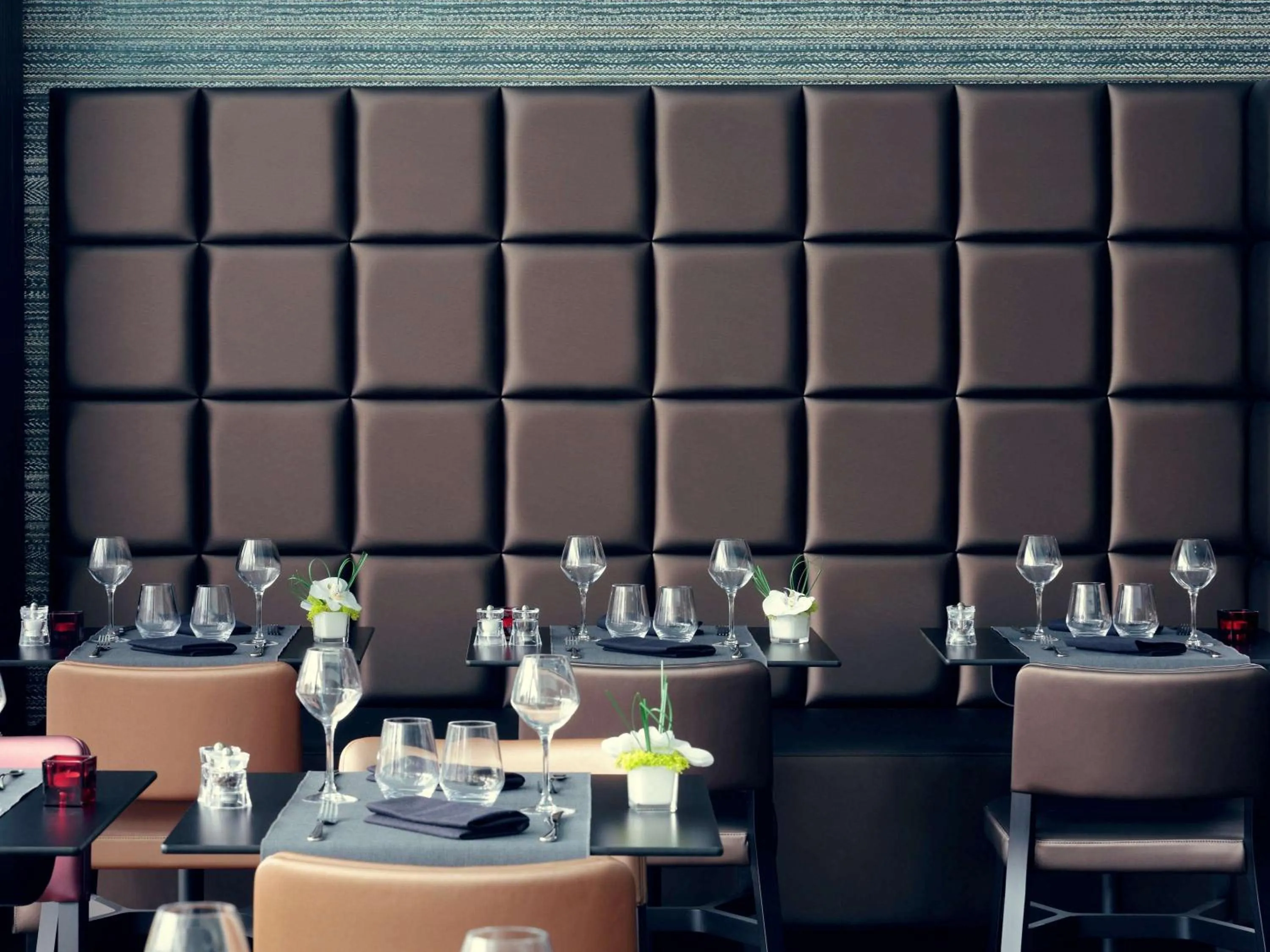 Restaurant/places to eat in Mercure Orange Centre A7/A9