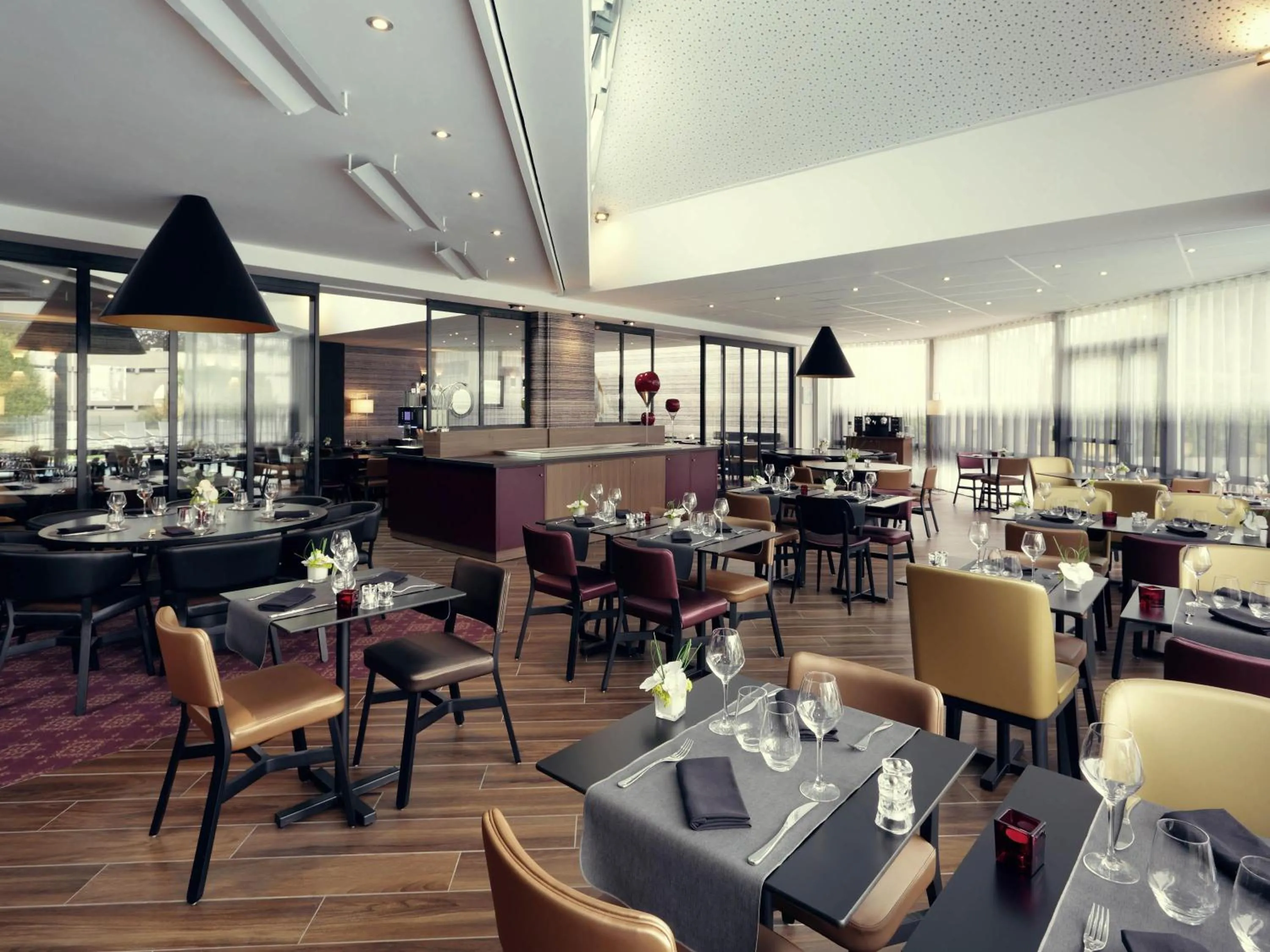 Restaurant/places to eat in Mercure Orange Centre A7/A9