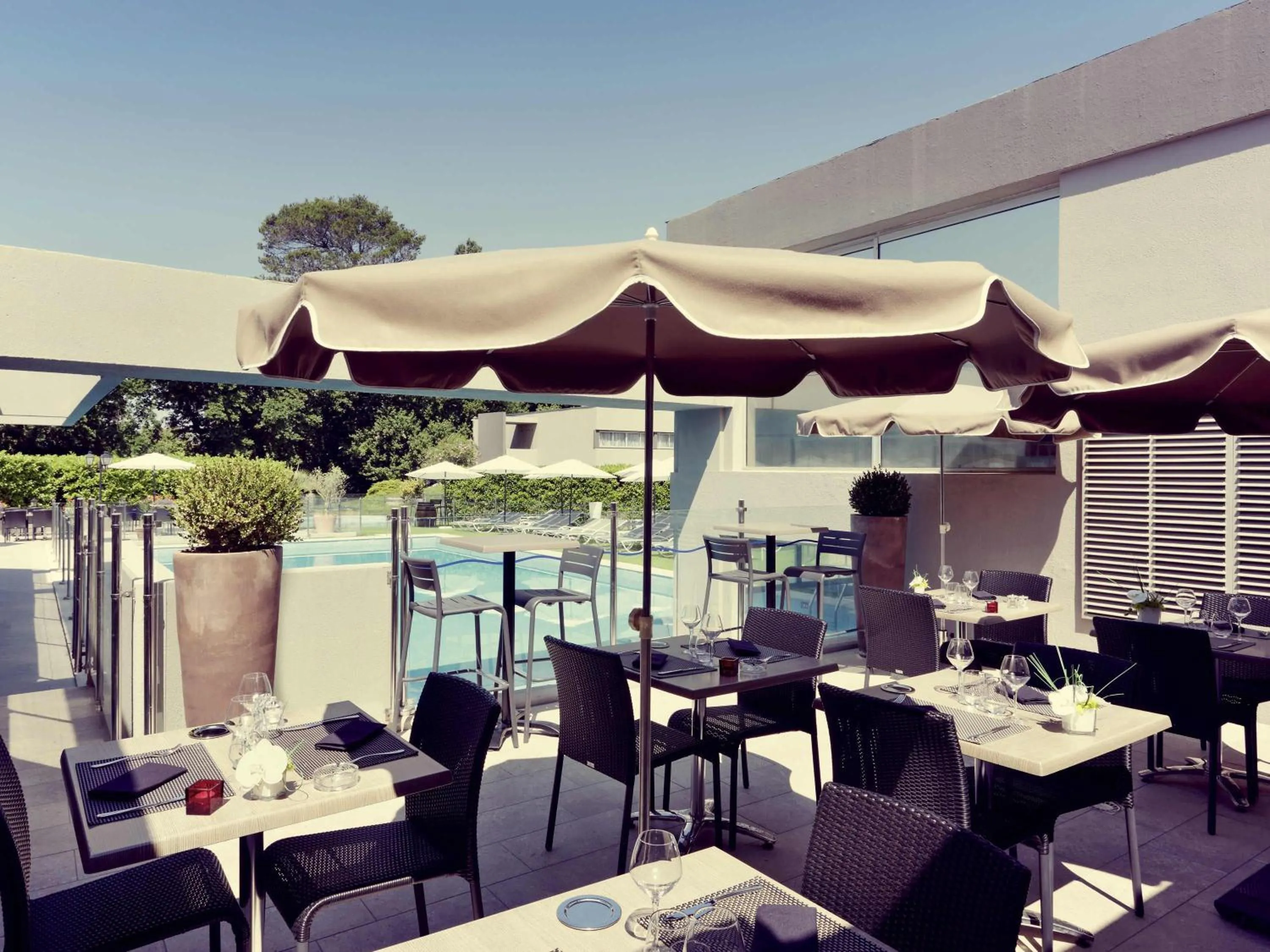 Restaurant/places to eat in Mercure Orange Centre A7/A9