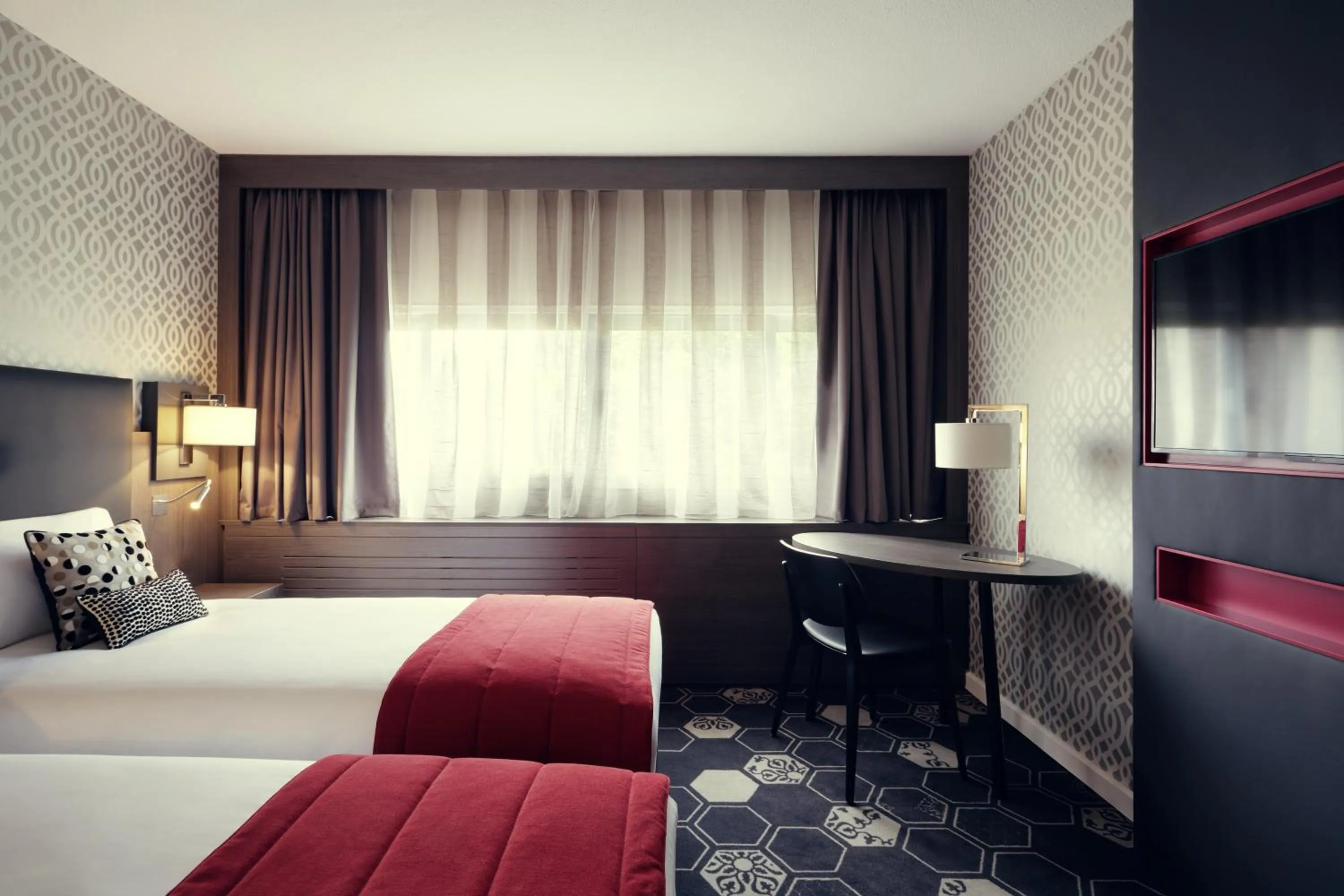 Bedroom, Bed in Mercure Orange Centre A7/A9