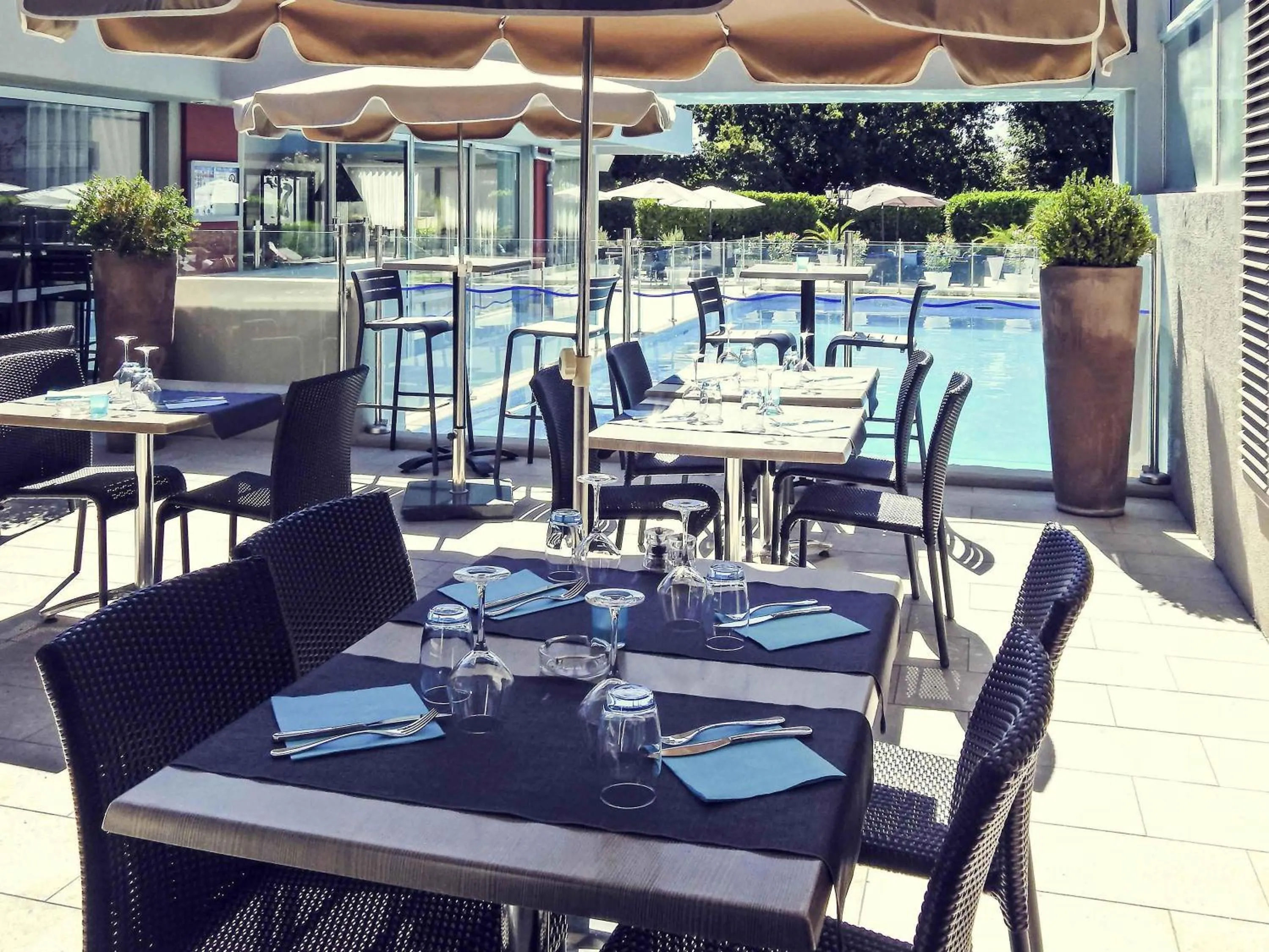 Restaurant/places to eat in Mercure Orange Centre A7/A9