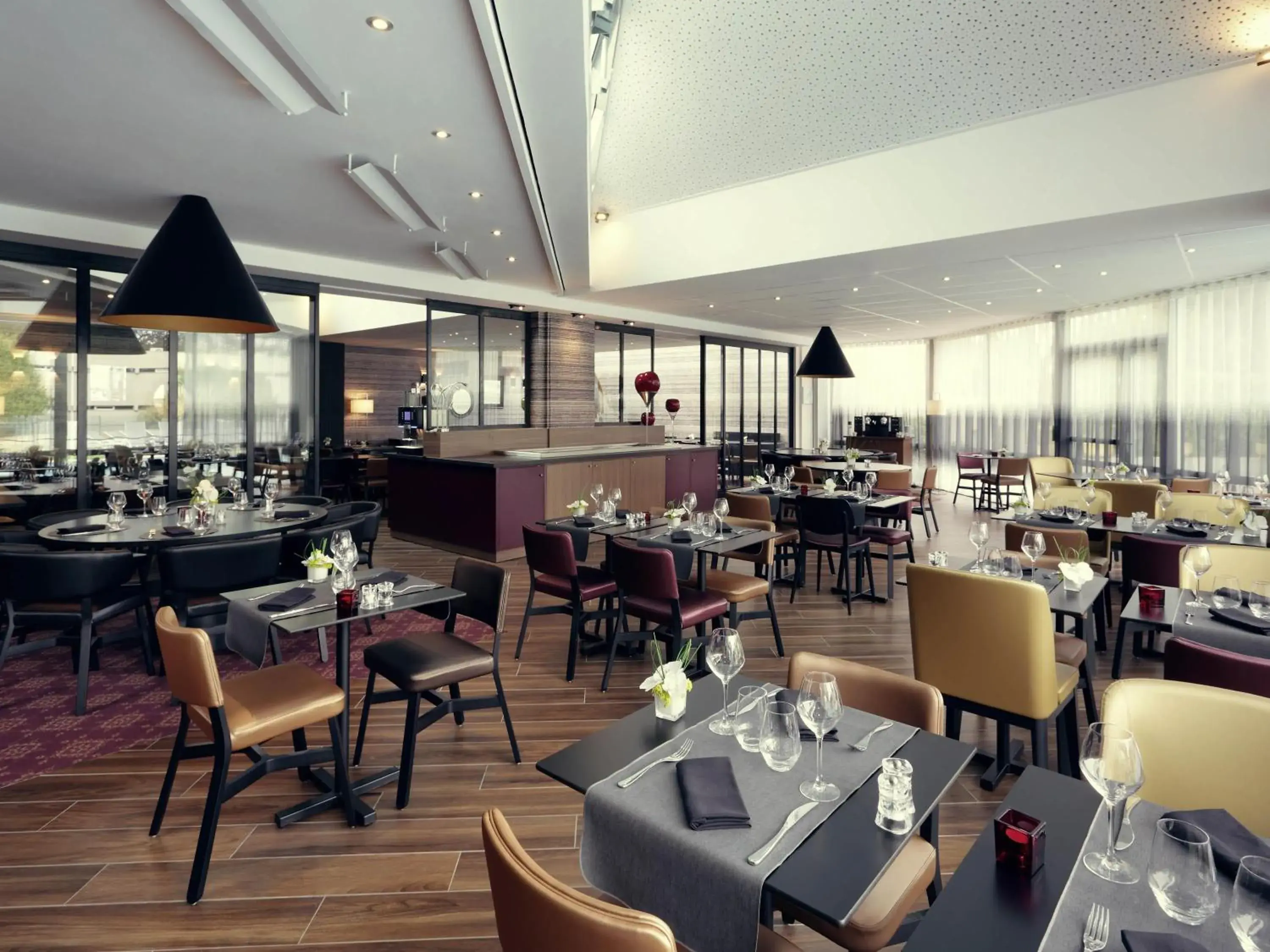 Restaurant/places to eat in Mercure Orange Centre A7/A9 Restaurant/places to eat in Mercure Orange Centre A7/A9