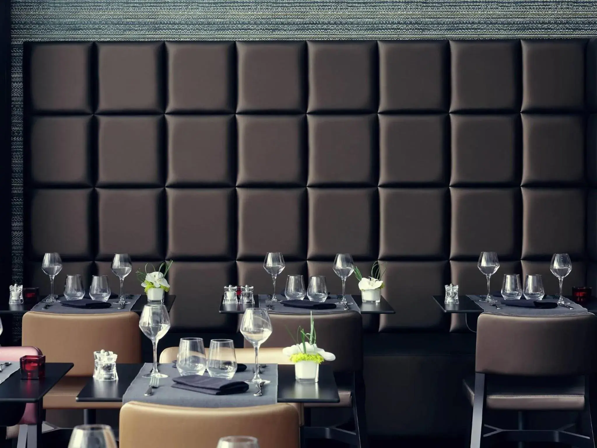 Restaurant/places to eat in Mercure Orange Centre A7/A9 Restaurant/places to eat in Mercure Orange Centre A7/A9