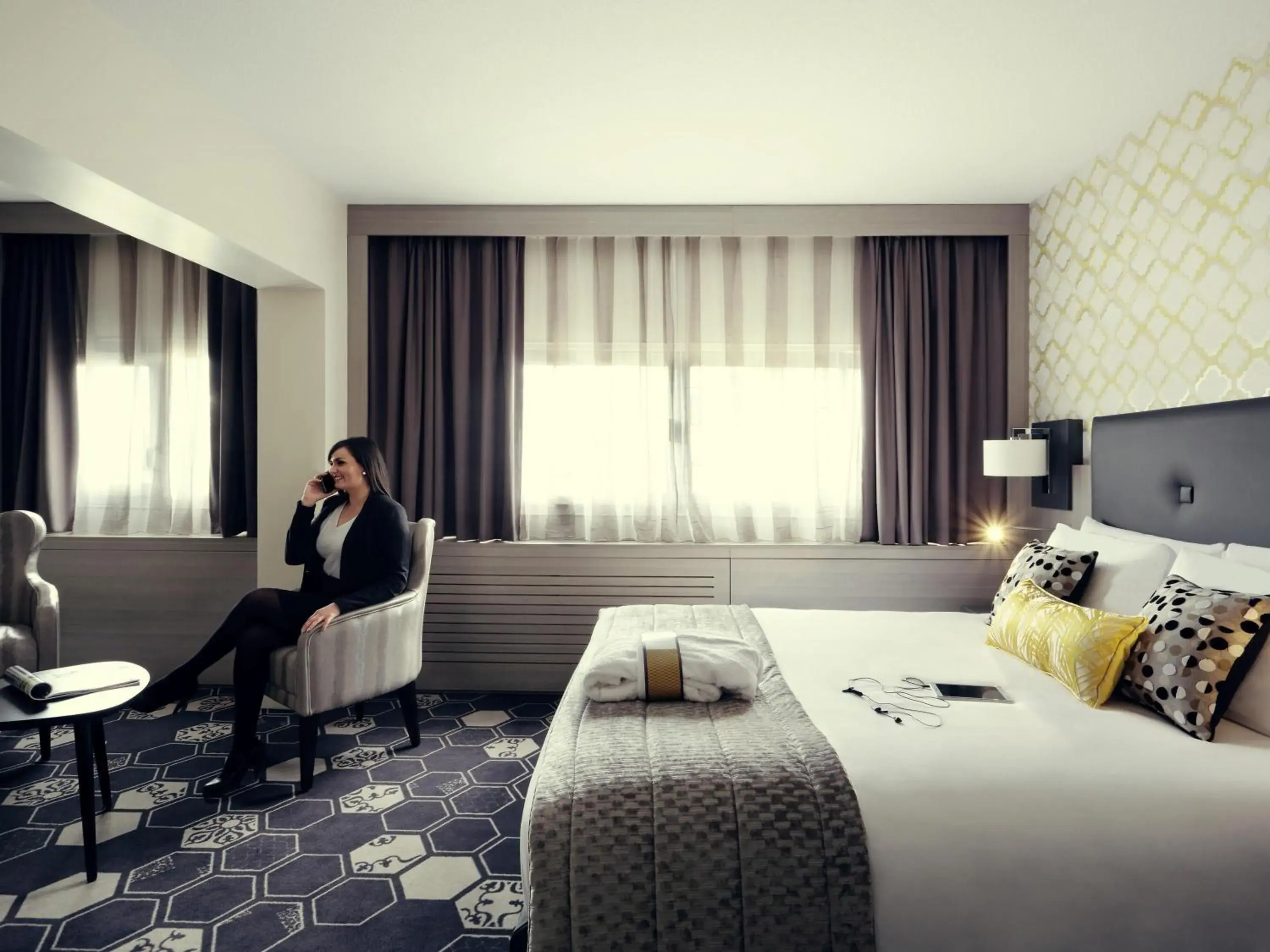 Junior Suite with One Double Bed and One Sofabed in Mercure Orange Centre A7/A9 Junior Suite with One Double Bed and One Sofabed in Mercure Orange Centre A7/A9