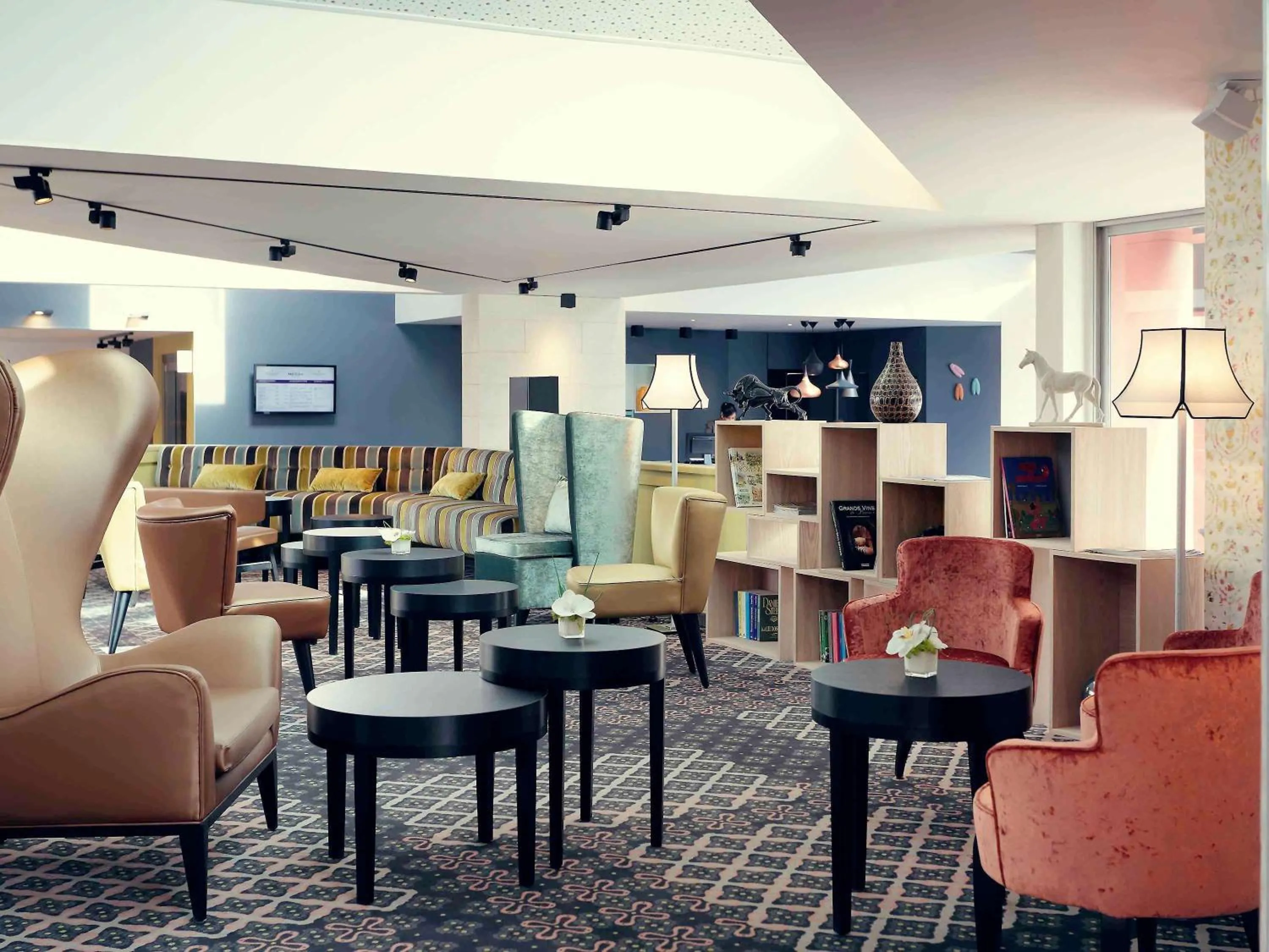 Restaurant/places to eat in Mercure Orange Centre A7/A9