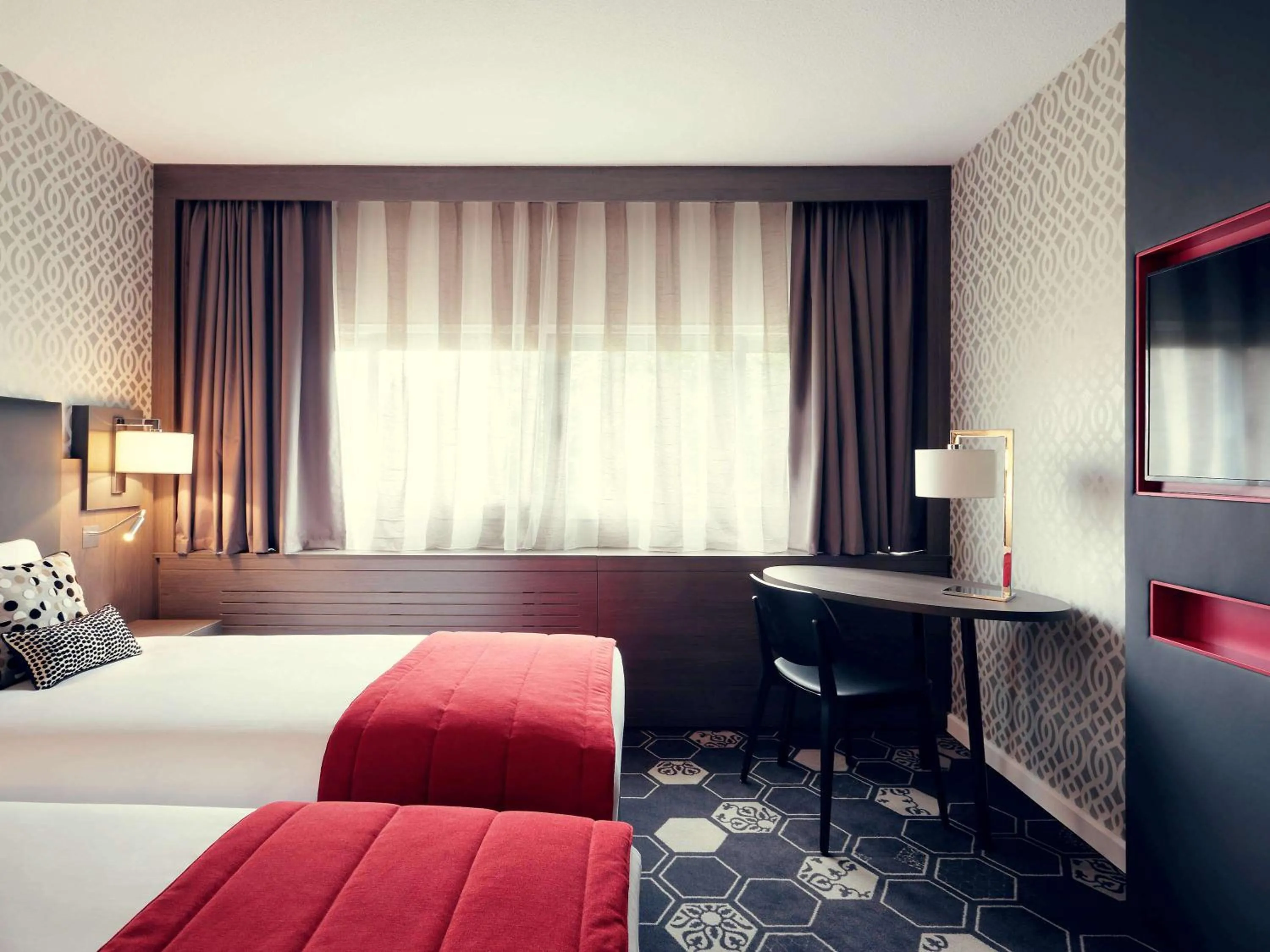 Photo of the whole room, Bed in Mercure Orange Centre A7/A9