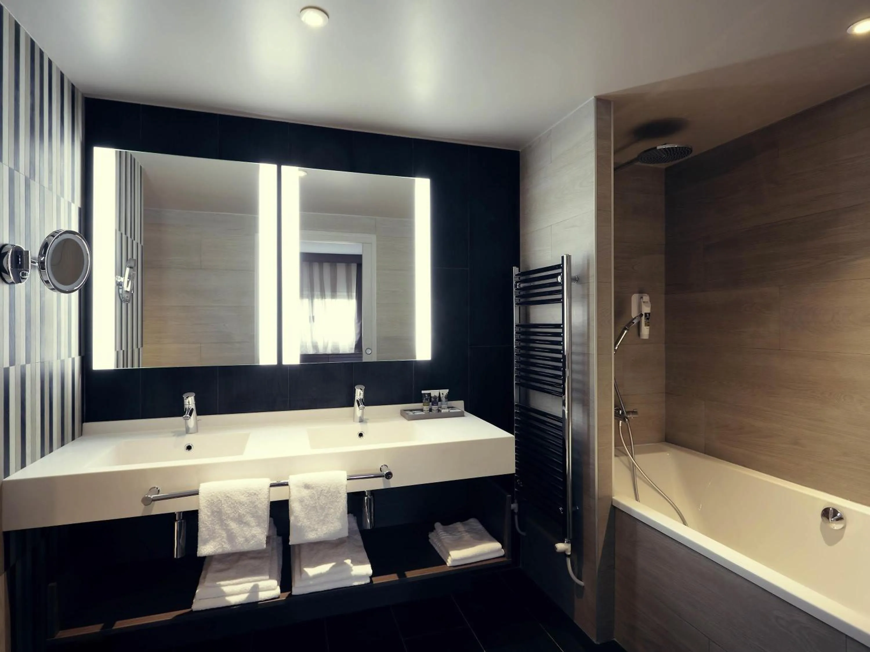 Bedroom in Mercure Orange Centre A7/A9