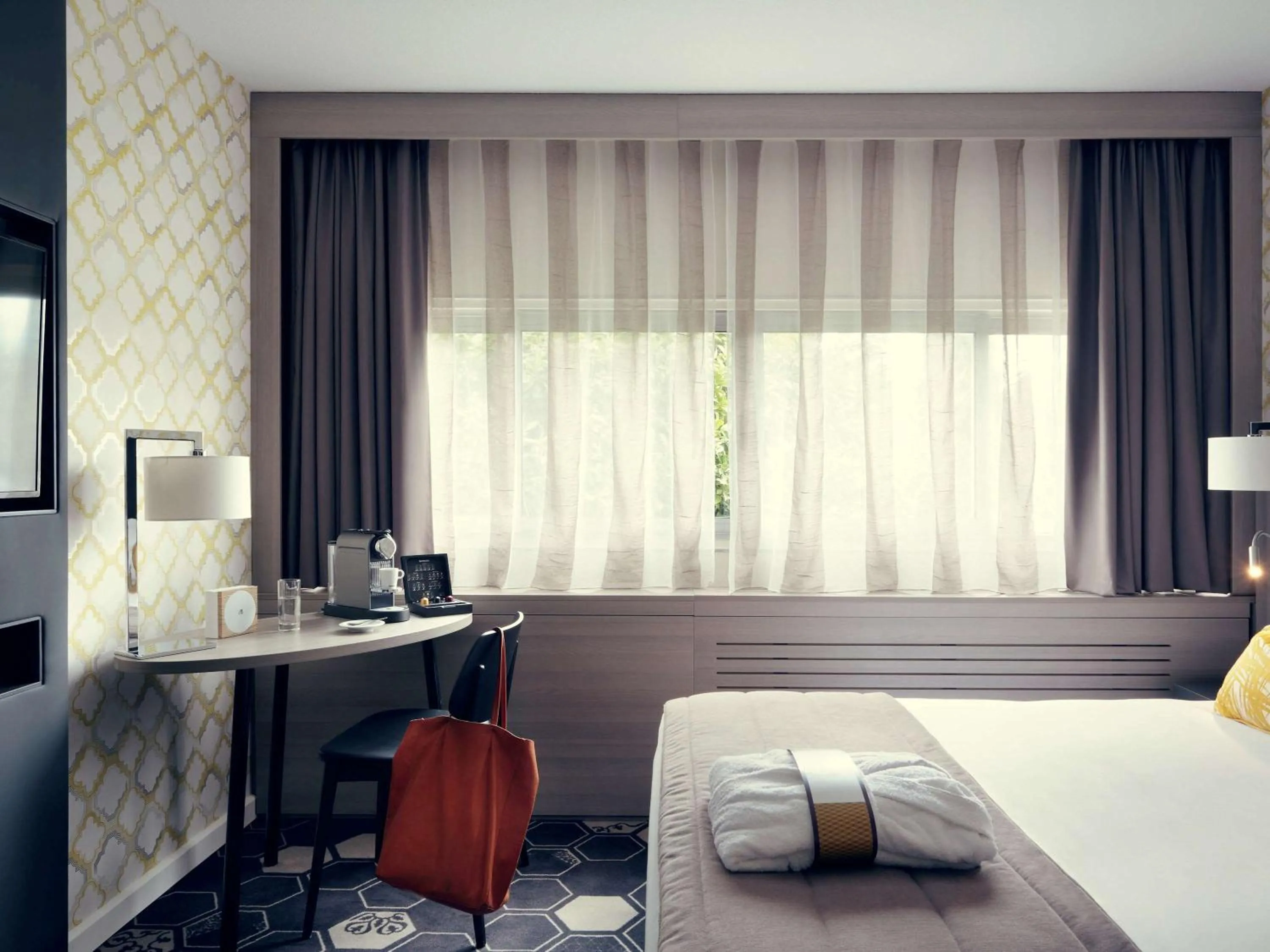 Photo of the whole room, Bed in Mercure Orange Centre A7/A9